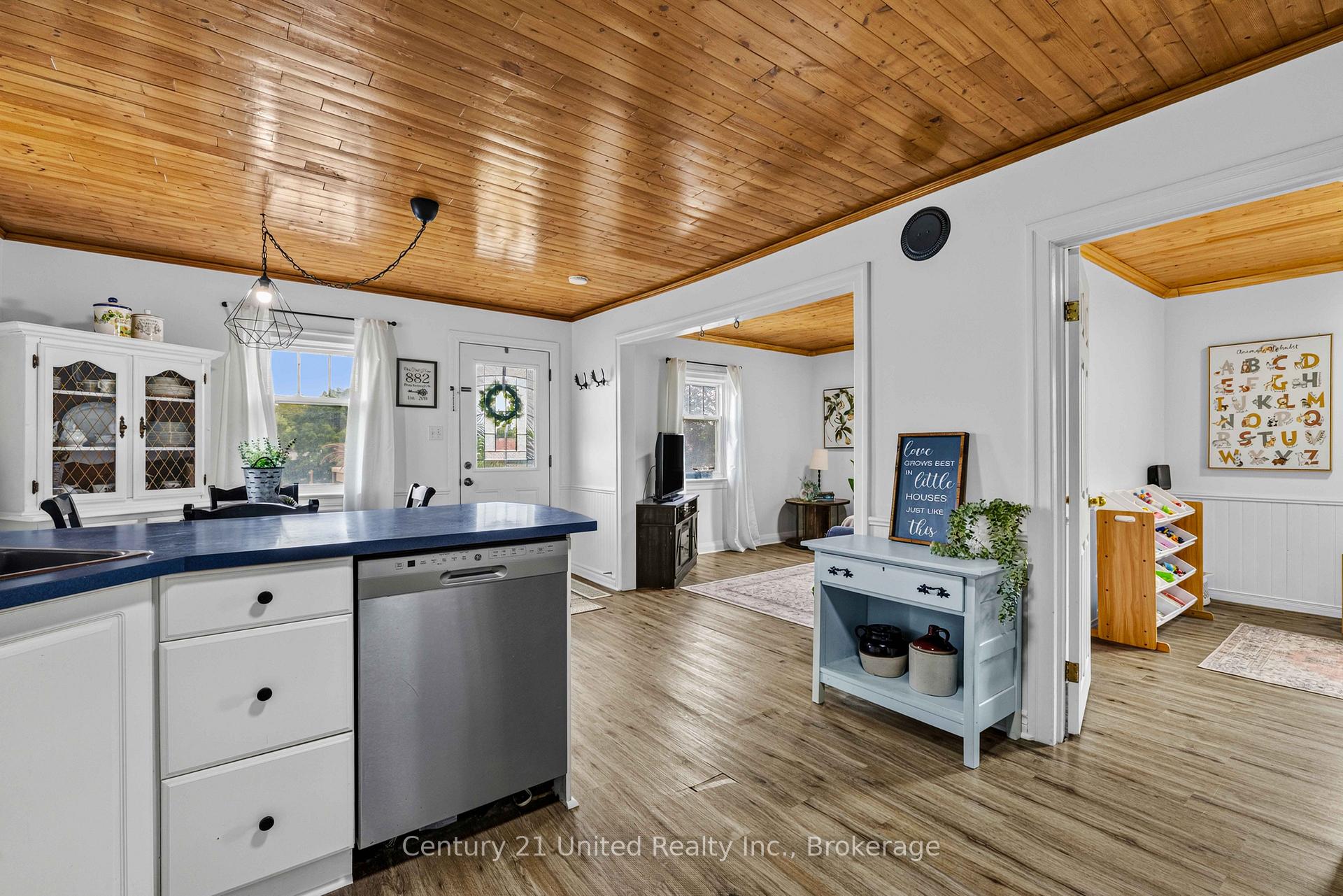Photo 3 of 882 Peterborough Street, Douro-Dummer — HOMEH