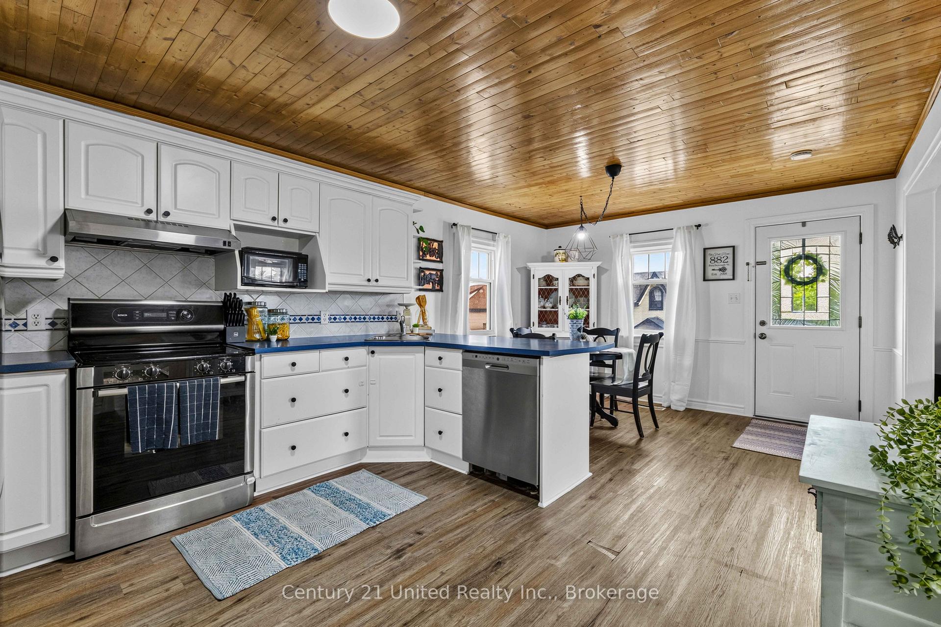 Photo 4 of 882 Peterborough Street, Douro-Dummer — HOMEH