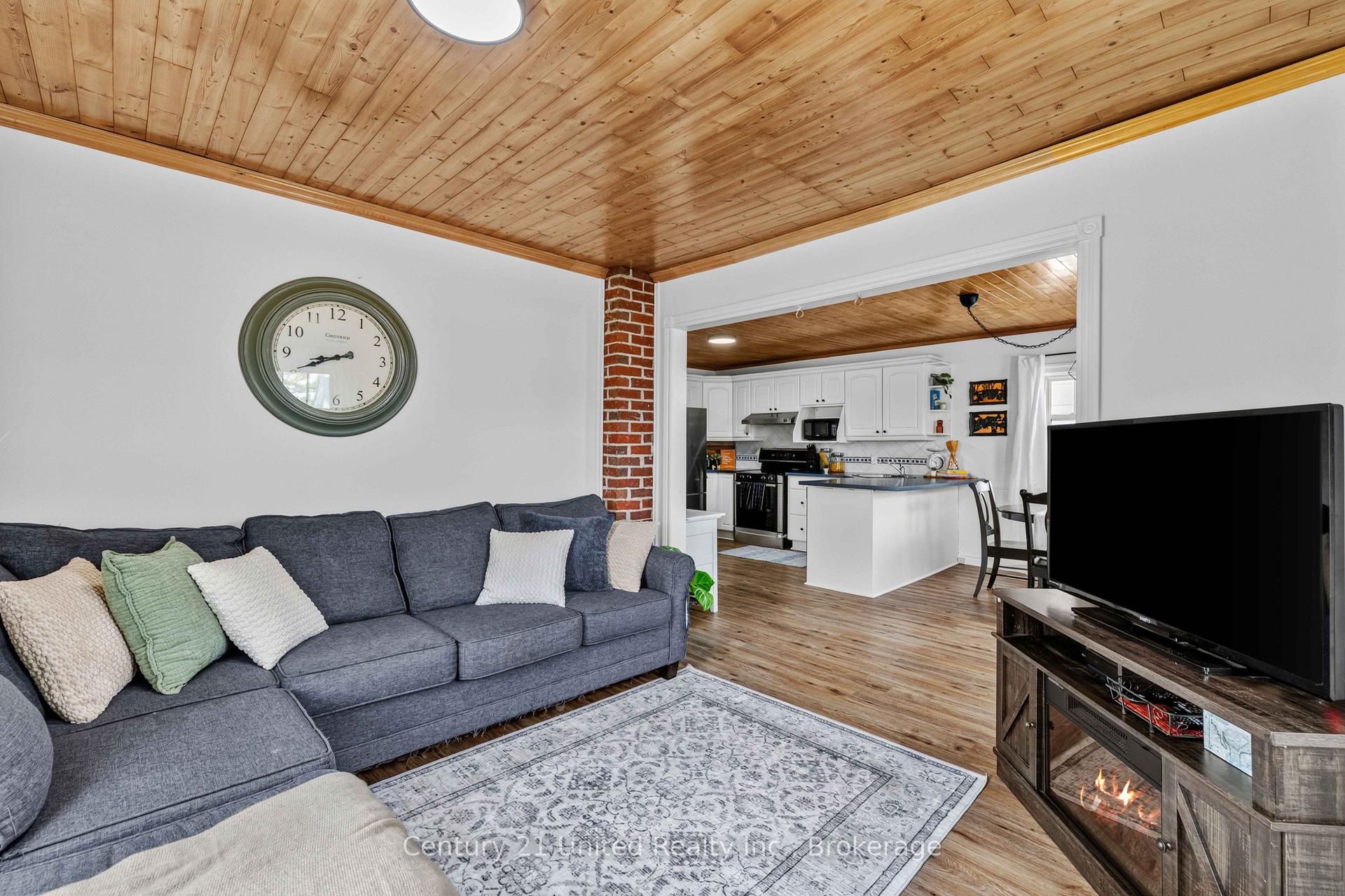Photo 10 of 882 Peterborough Street, Douro-Dummer — HOMEH