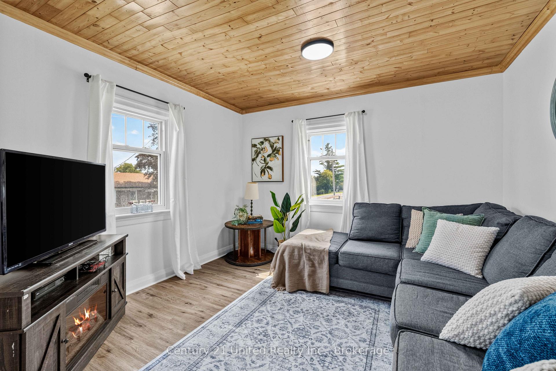 Photo 11 of 882 Peterborough Street, Douro-Dummer — HOMEH