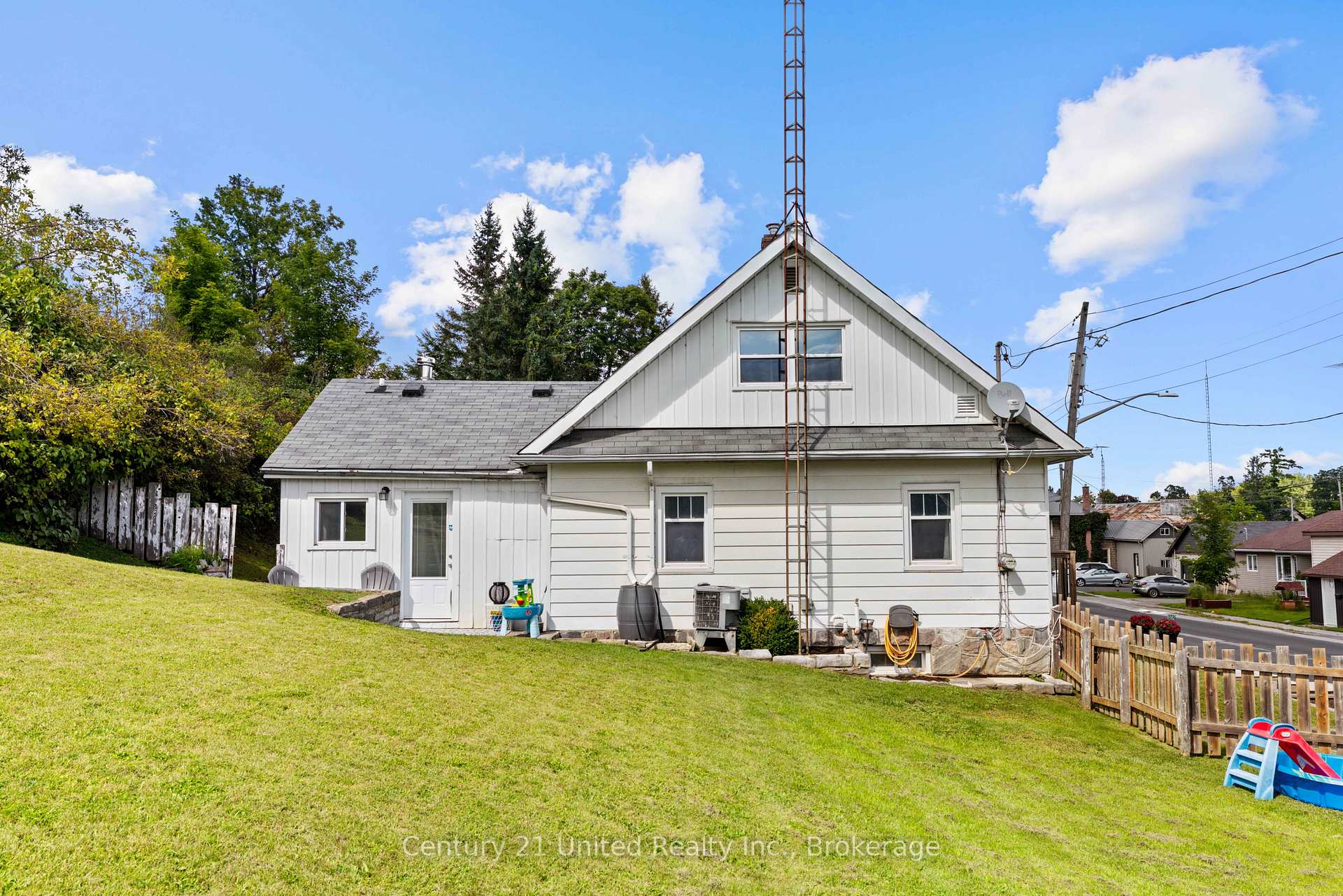 Photo 26 of 882 Peterborough Street, Douro-Dummer — HOMEH