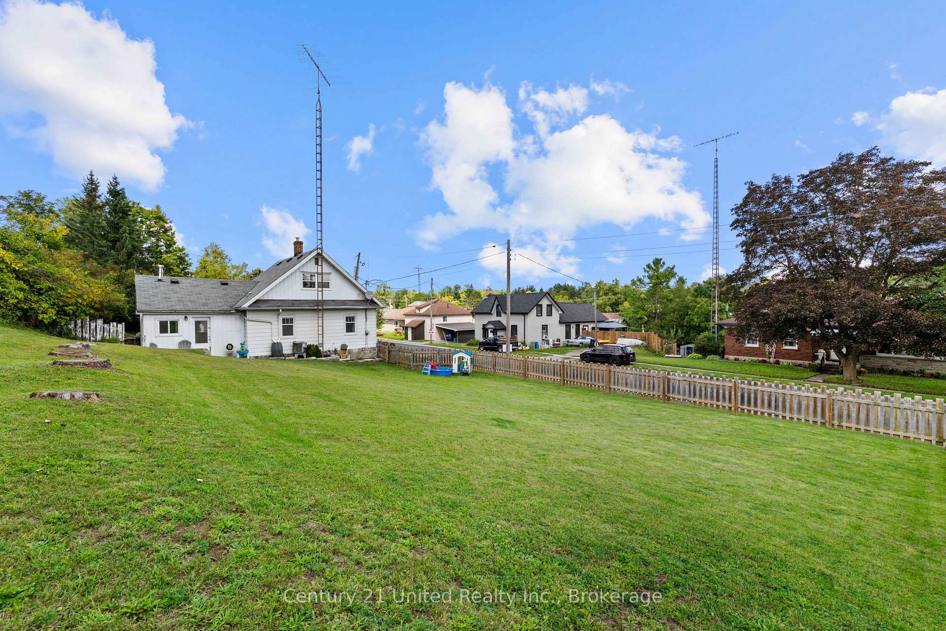 Photo 27 of 882 Peterborough Street, Douro-Dummer — HOMEH