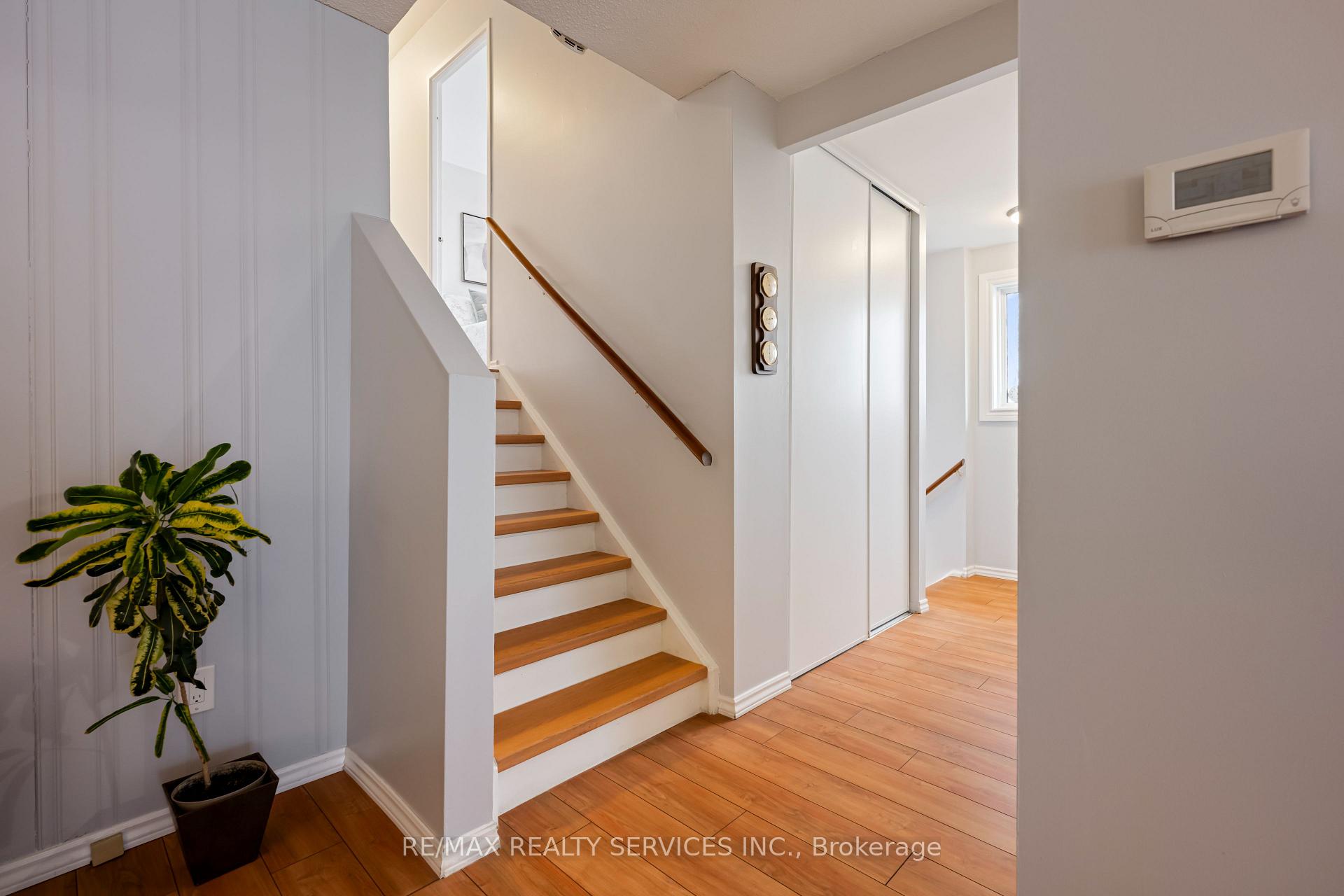 Photo 9 of 6 Glenridge Road, Brampton, Northgate — HOMEH