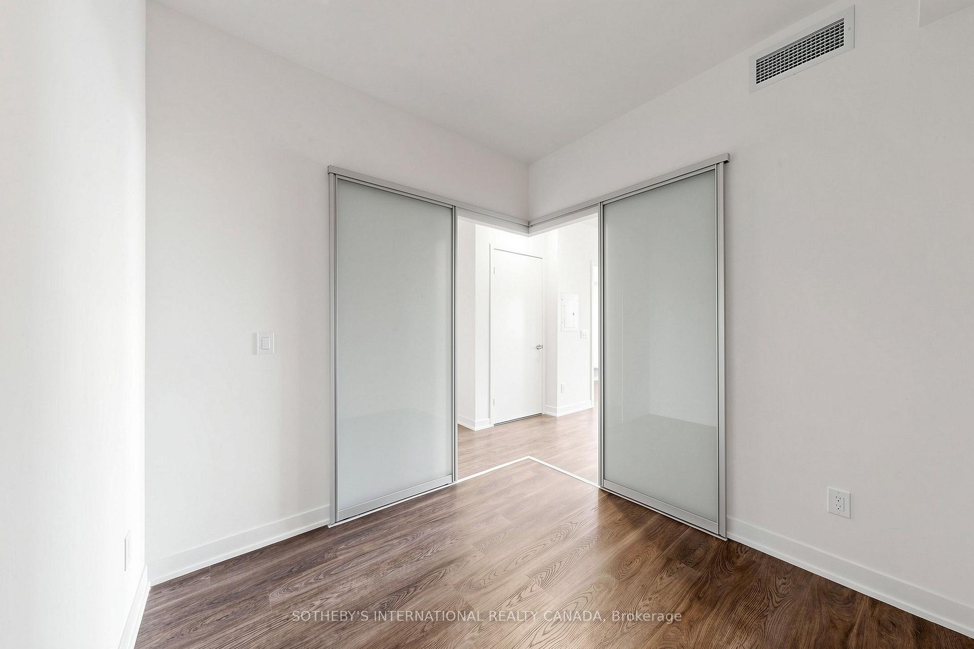 Photo 13 of Unit 1223, 2 David Eyer Road, Richmond Hill, Rural Richmond Hill — HOMEH