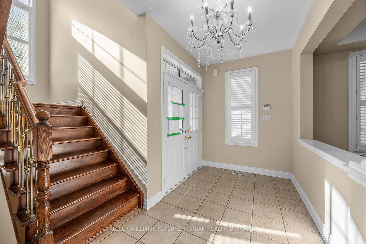 Photo 4 of 30 Deseronto Street, Brampton, Credit Valley — HOMEH