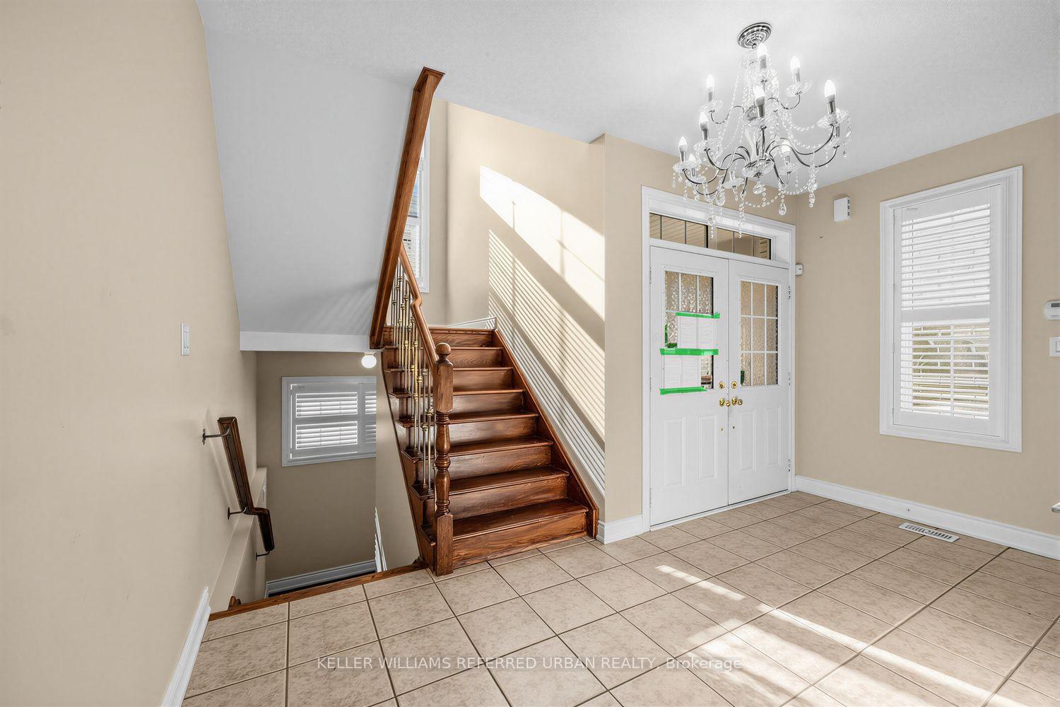 Photo 5 of 30 Deseronto Street, Brampton, Credit Valley — HOMEH