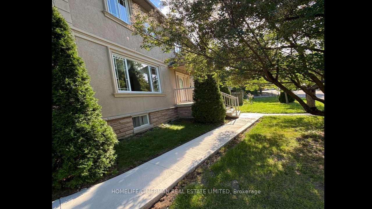 Photo 11 of 43 Riverlea Drive, Etobicoke, Humber Heights — HOMEH