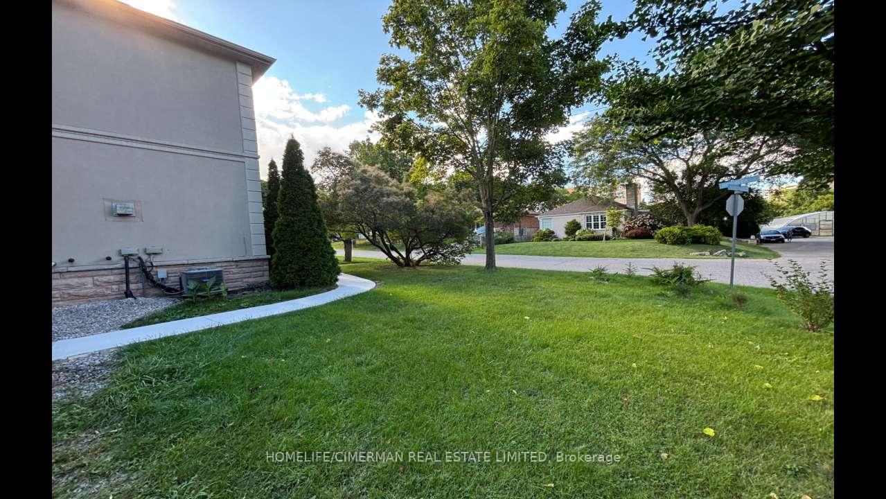 Photo 19 of 43 Riverlea Drive, Etobicoke, Humber Heights — HOMEH