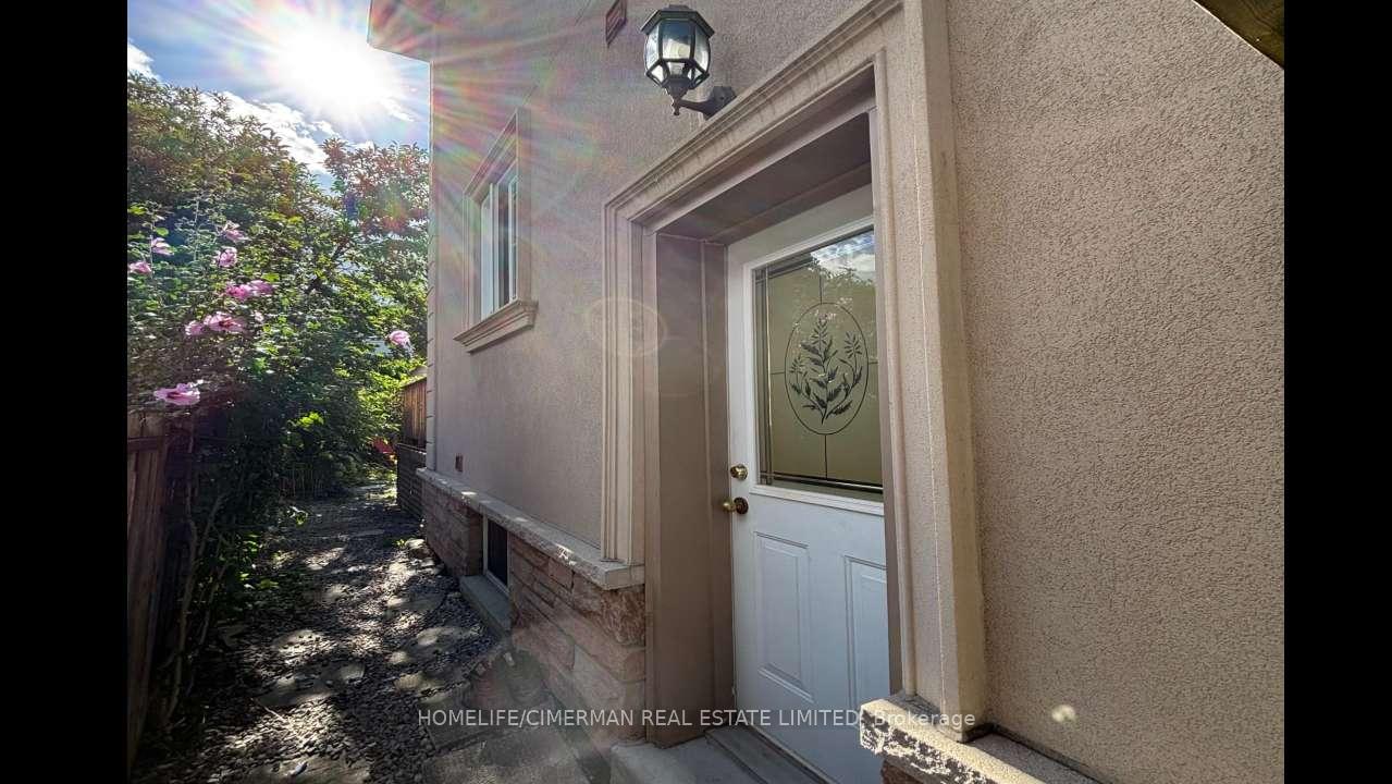 Photo 23 of 43 Riverlea Drive, Etobicoke, Humber Heights — HOMEH