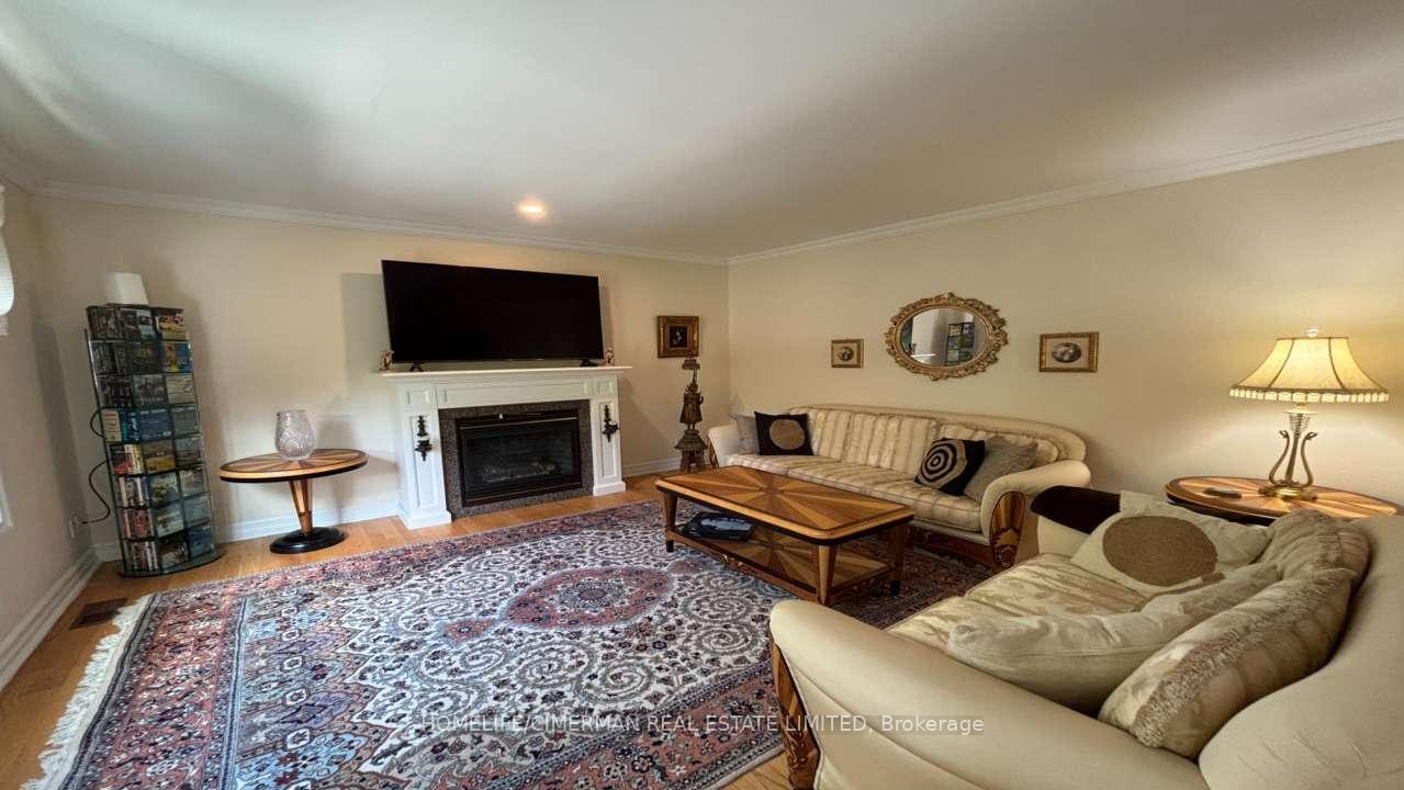 Photo 33 of 43 Riverlea Drive, Etobicoke, Humber Heights — HOMEH