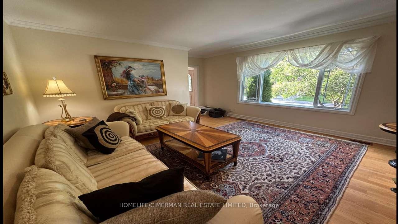 Photo 35 of 43 Riverlea Drive, Etobicoke, Humber Heights — HOMEH