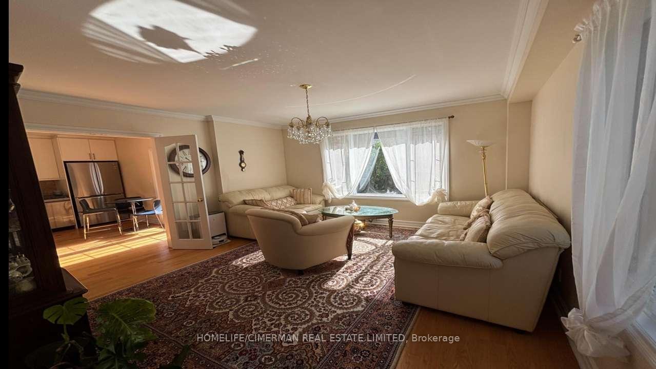 Photo 37 of 43 Riverlea Drive, Etobicoke, Humber Heights — HOMEH