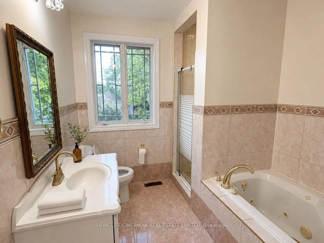 Photo 32 of 43 Riverlea Drive, Etobicoke, Humber Heights — HOMEH