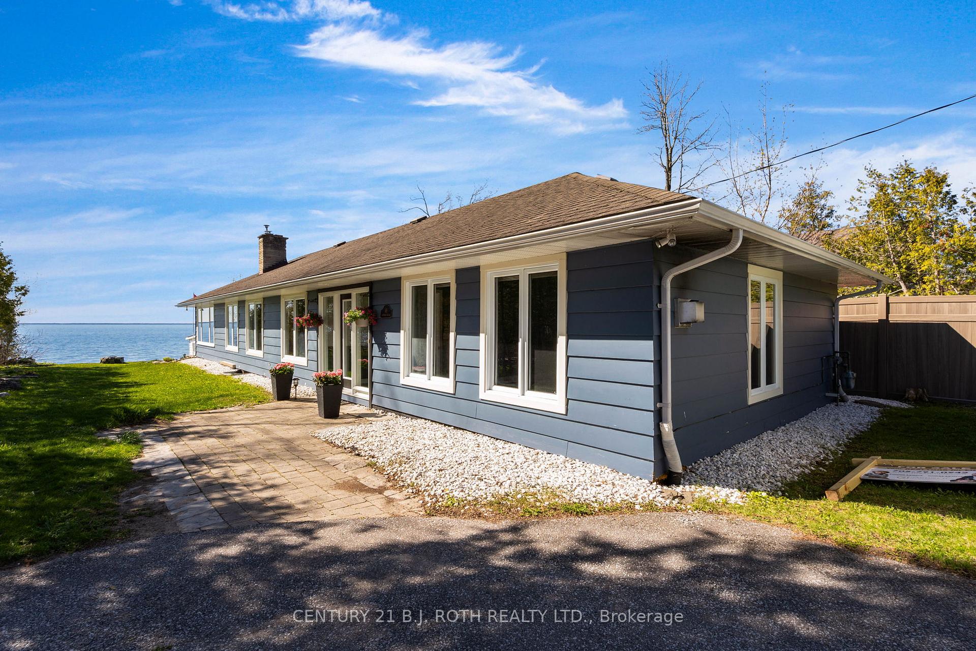Photo 2 of 49 Lakeshore Road E, Oro-Medonte, Rural Oro-Medonte — HOMEH