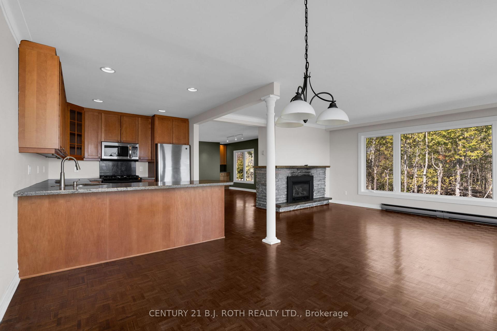 Photo 11 of 49 Lakeshore Road E, Oro-Medonte, Rural Oro-Medonte — HOMEH