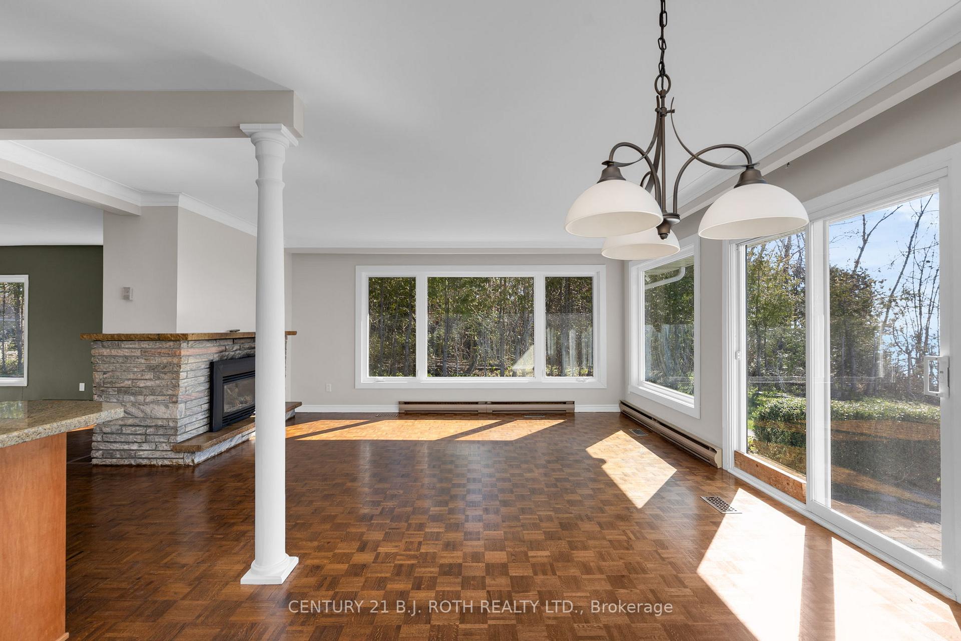 Photo 14 of 49 Lakeshore Road E, Oro-Medonte, Rural Oro-Medonte — HOMEH