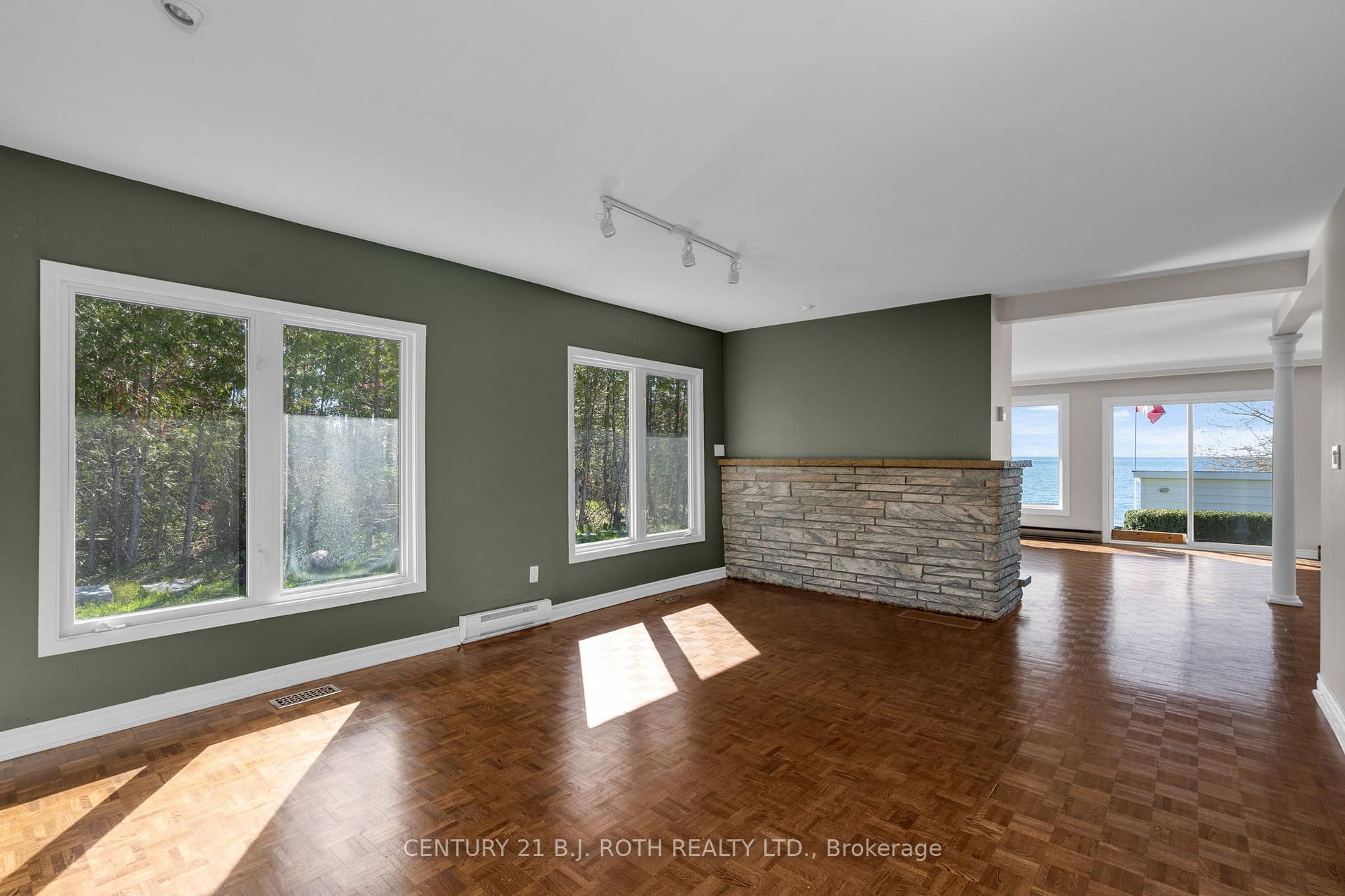 Photo 15 of 49 Lakeshore Road E, Oro-Medonte, Rural Oro-Medonte — HOMEH