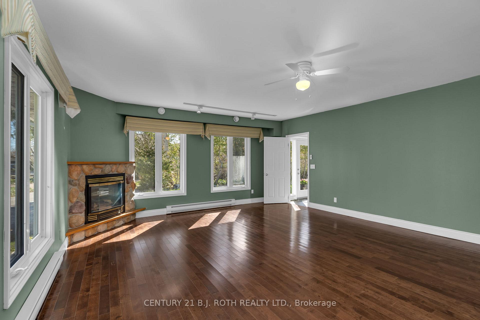 Photo 18 of 49 Lakeshore Road E, Oro-Medonte, Rural Oro-Medonte — HOMEH