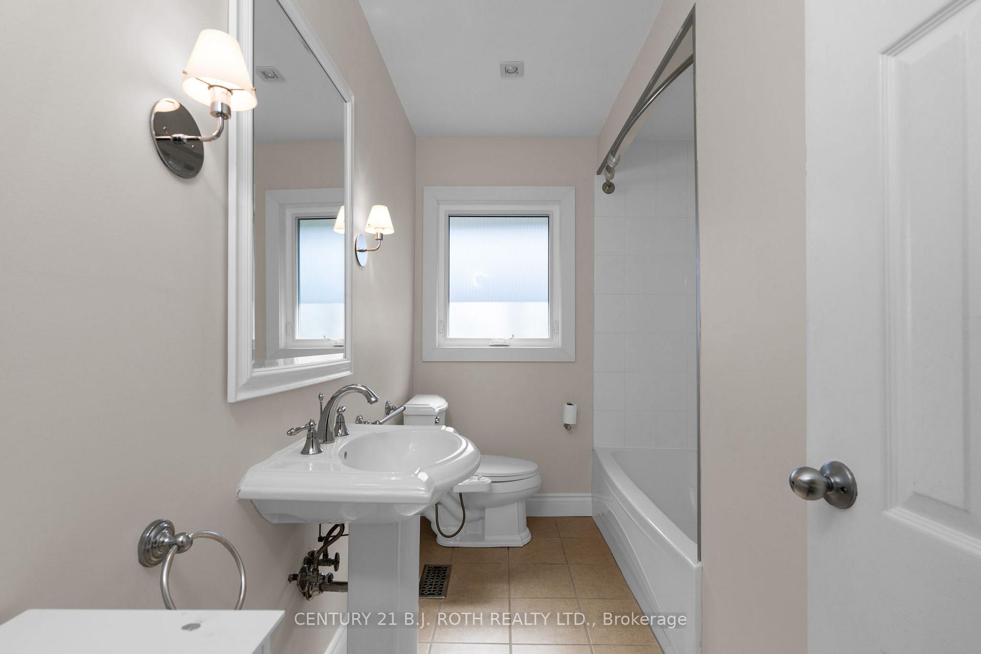 Photo 25 of 49 Lakeshore Road E, Oro-Medonte, Rural Oro-Medonte — HOMEH
