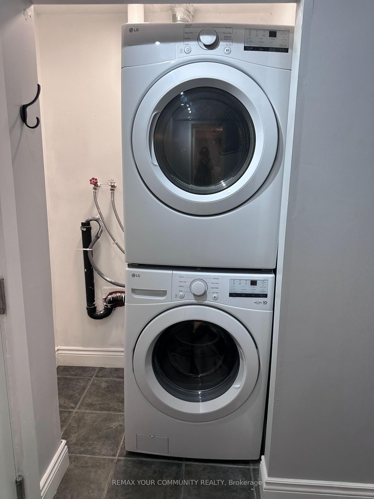Photo 18 of Unit Lower Level, 88 Pinnacle Trail, Aurora, Bayview Wellington — HOMEH