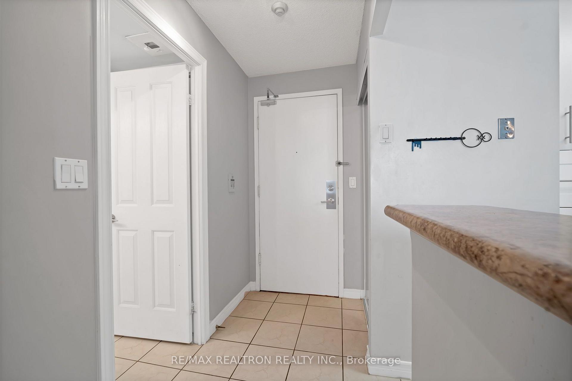 Photo 3 of Unit 738, 68 Corporate Drive, Scarborough, Woburn — HOMEH