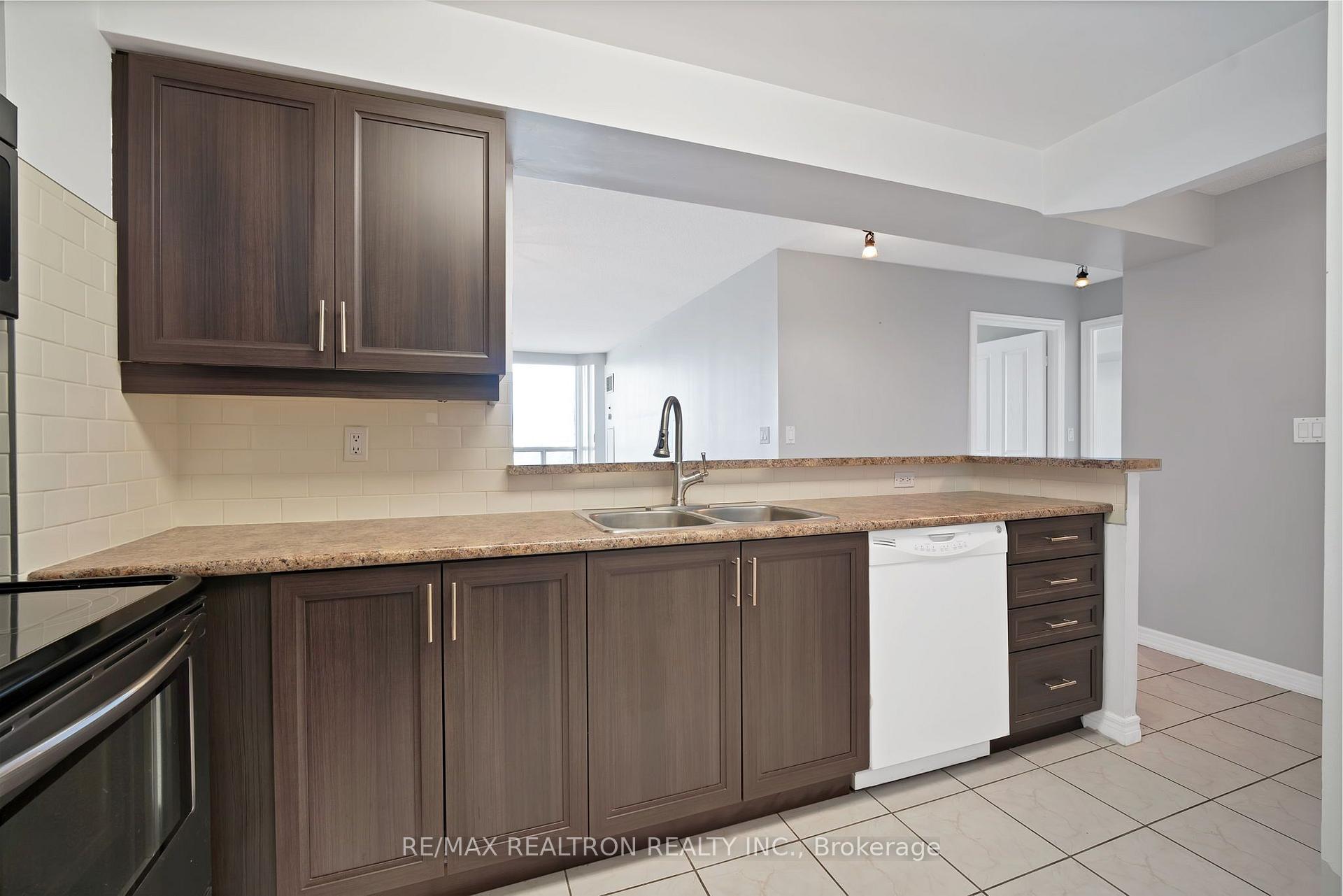 Photo 6 of Unit 738, 68 Corporate Drive, Scarborough, Woburn — HOMEH