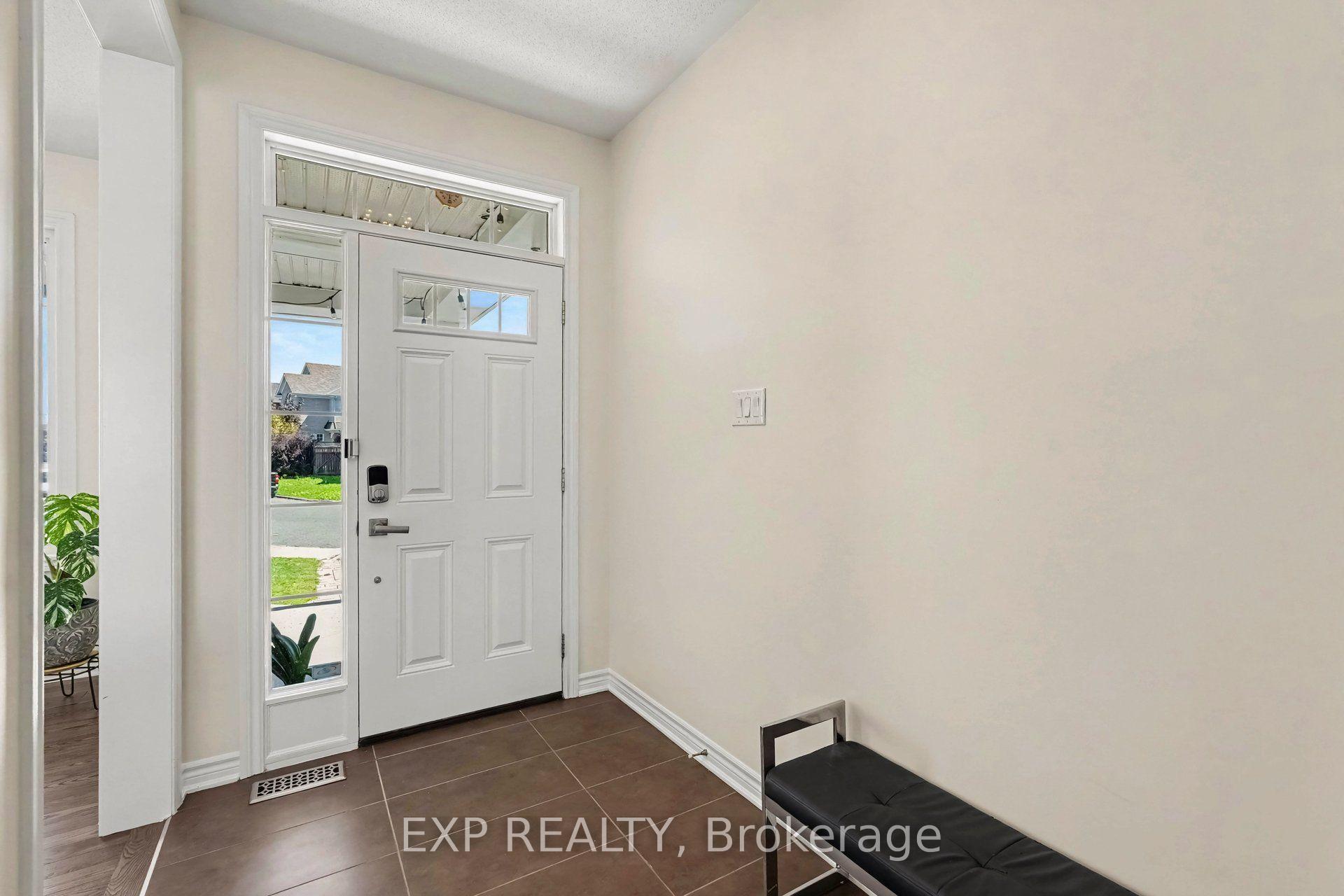 Photo 4 of 39 Pondhawk Way, Ottawa, Barrhaven - Half Moon Bay — HOMEH