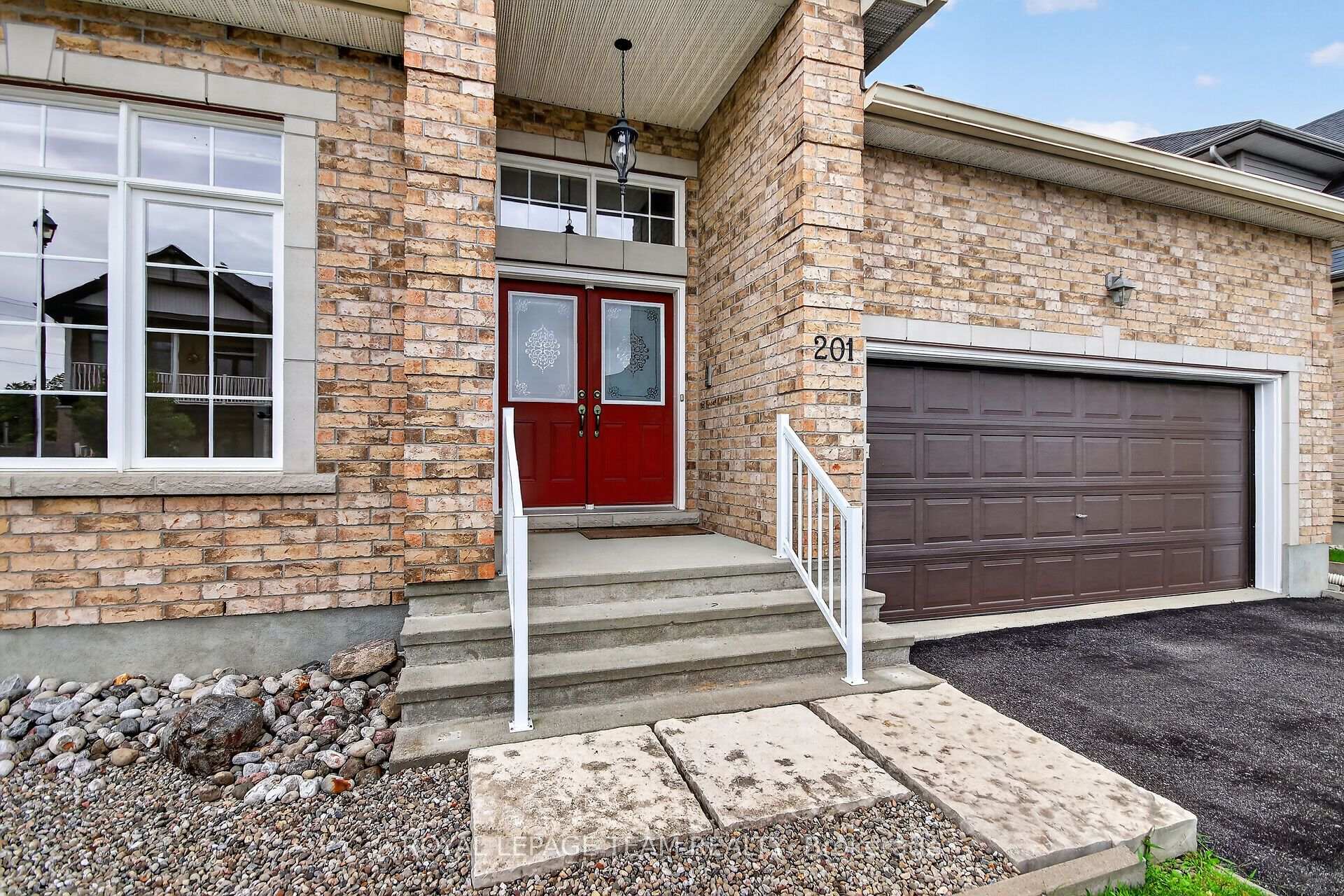 Photo 2 of 201 Trailgate Street, Ottawa, Riverside South/Gloucester Glen — HOMEH
