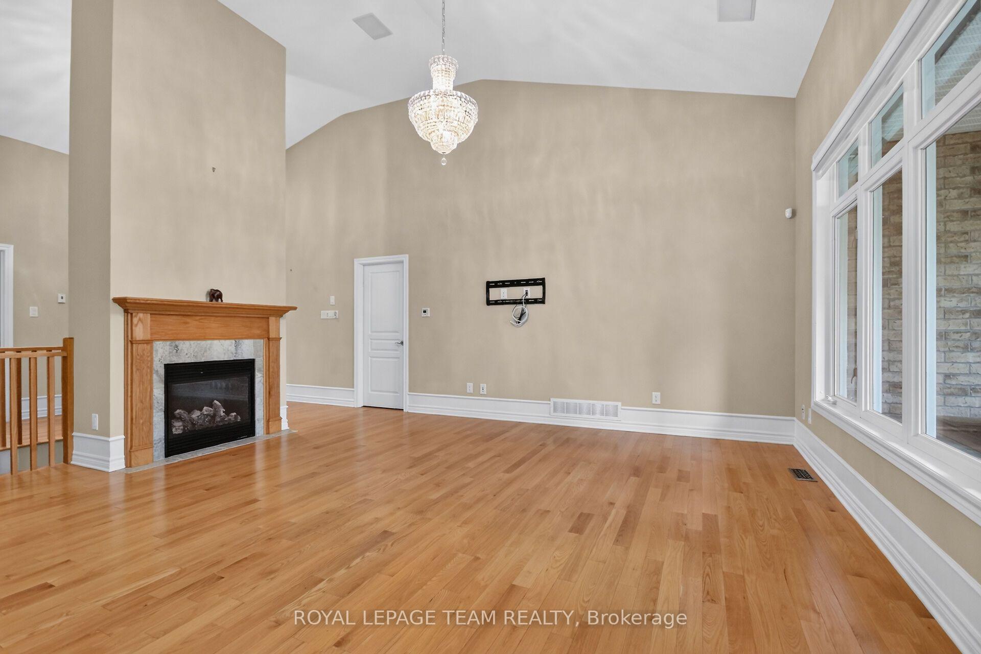 Photo 10 of 201 Trailgate Street, Ottawa, Riverside South/Gloucester Glen — HOMEH