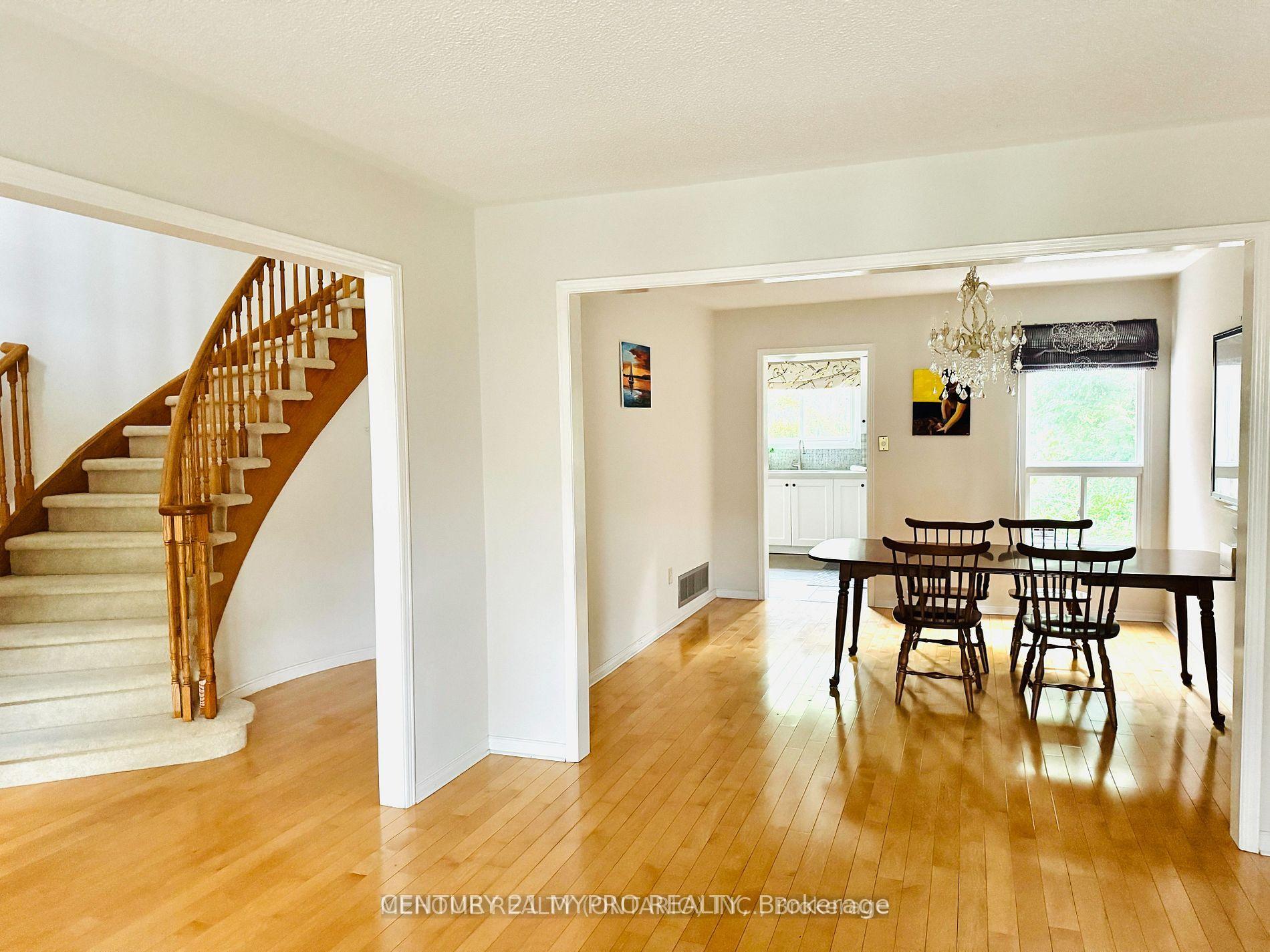 Photo 3 of 46 Cranleigh Drive, Markham, Unionville — HOMEH