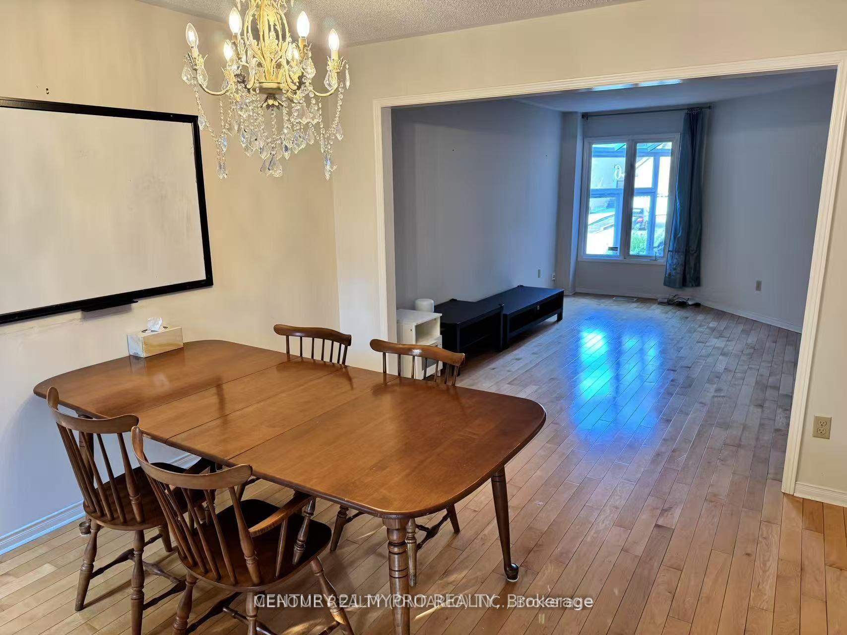 Photo 4 of 46 Cranleigh Drive, Markham, Unionville — HOMEH