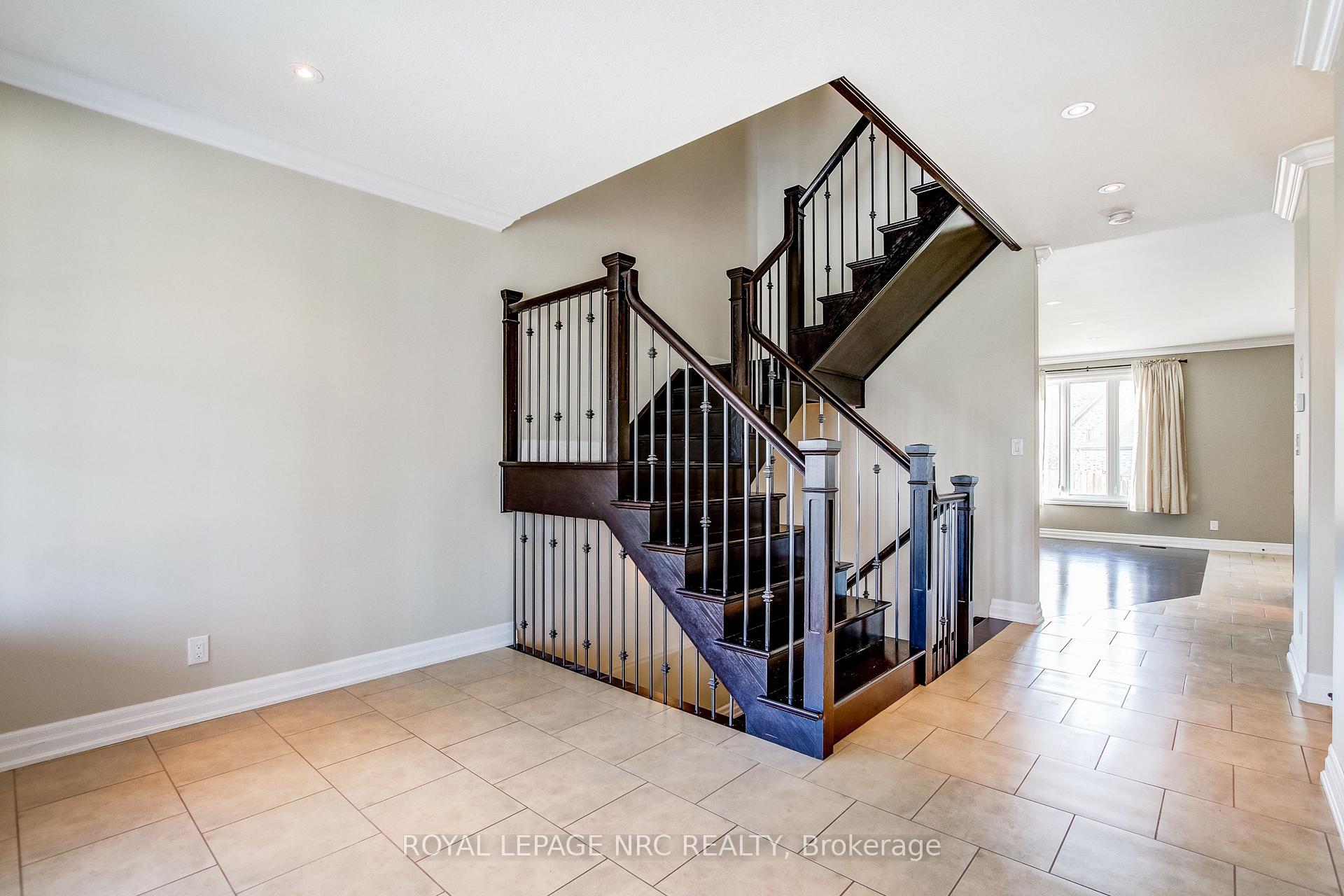Photo 3 of 5784 Ironwood Street, Niagara Falls, Forestview — HOMEH