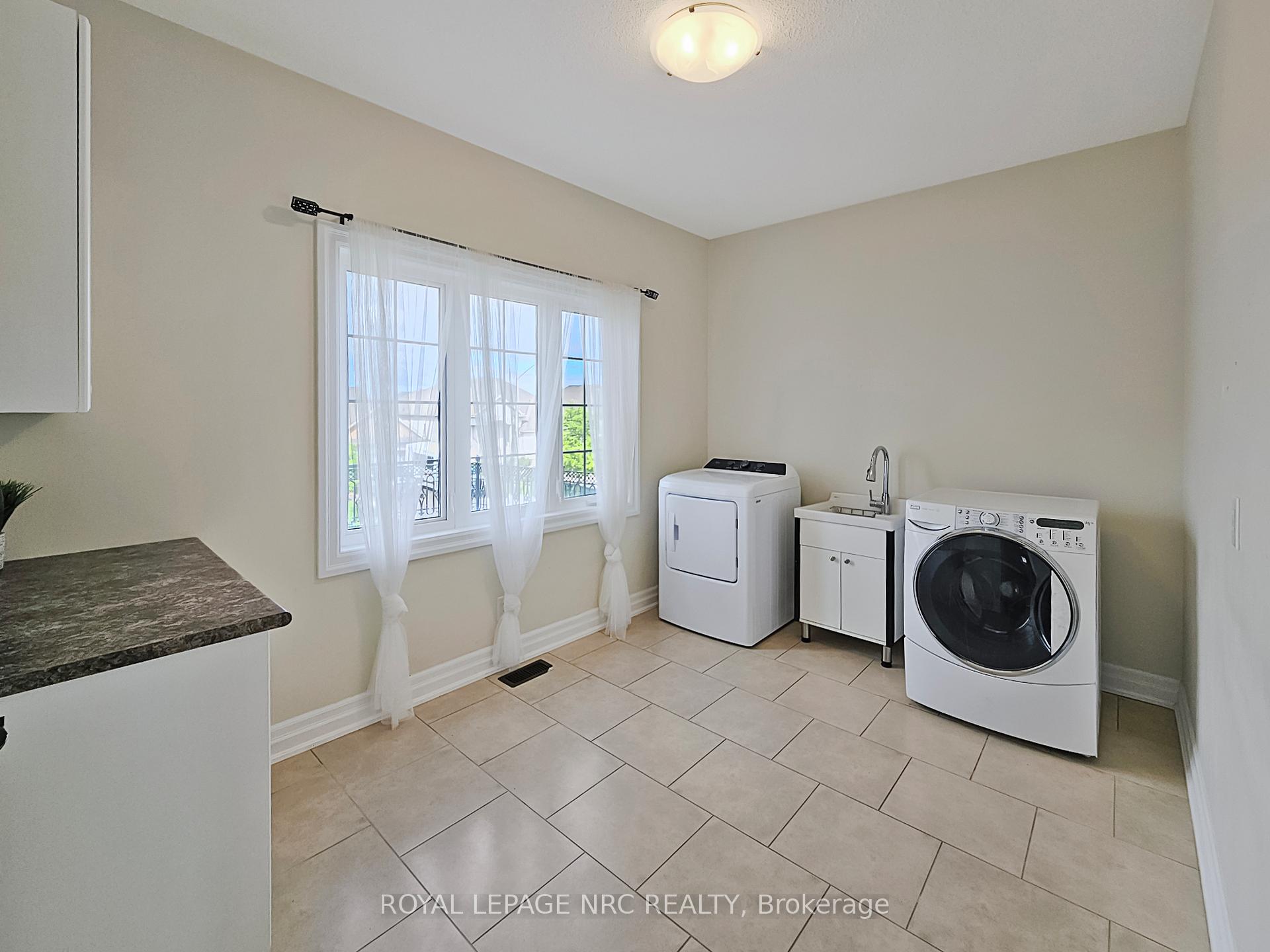 Photo 16 of 5784 Ironwood Street, Niagara Falls, Forestview — HOMEH