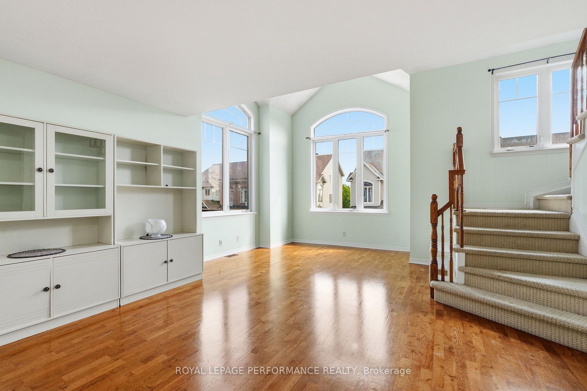 Photo 5 of Unit 8, 568 Reardon Private, Ottawa, Heron Gate/Industrial Park — HOMEH