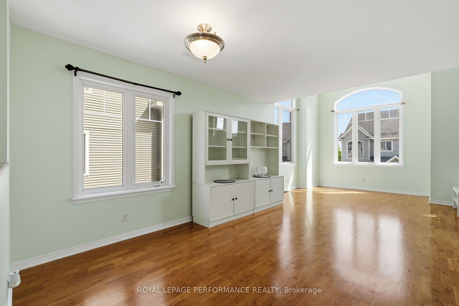 Photo 10 of Unit 8, 568 Reardon Private, Ottawa, Heron Gate/Industrial Park — HOMEH