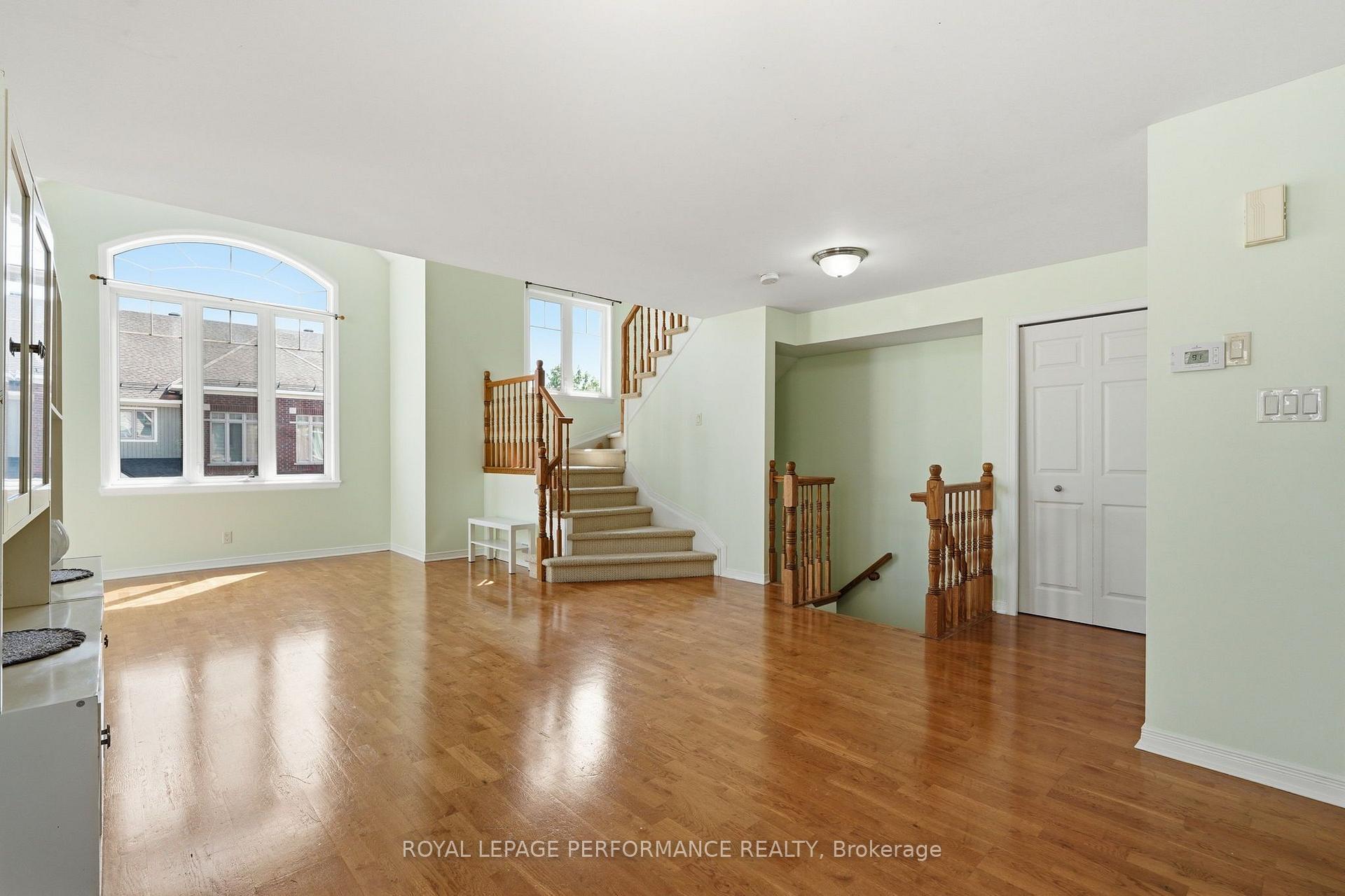 Photo 11 of Unit 8, 568 Reardon Private, Ottawa, Heron Gate/Industrial Park — HOMEH