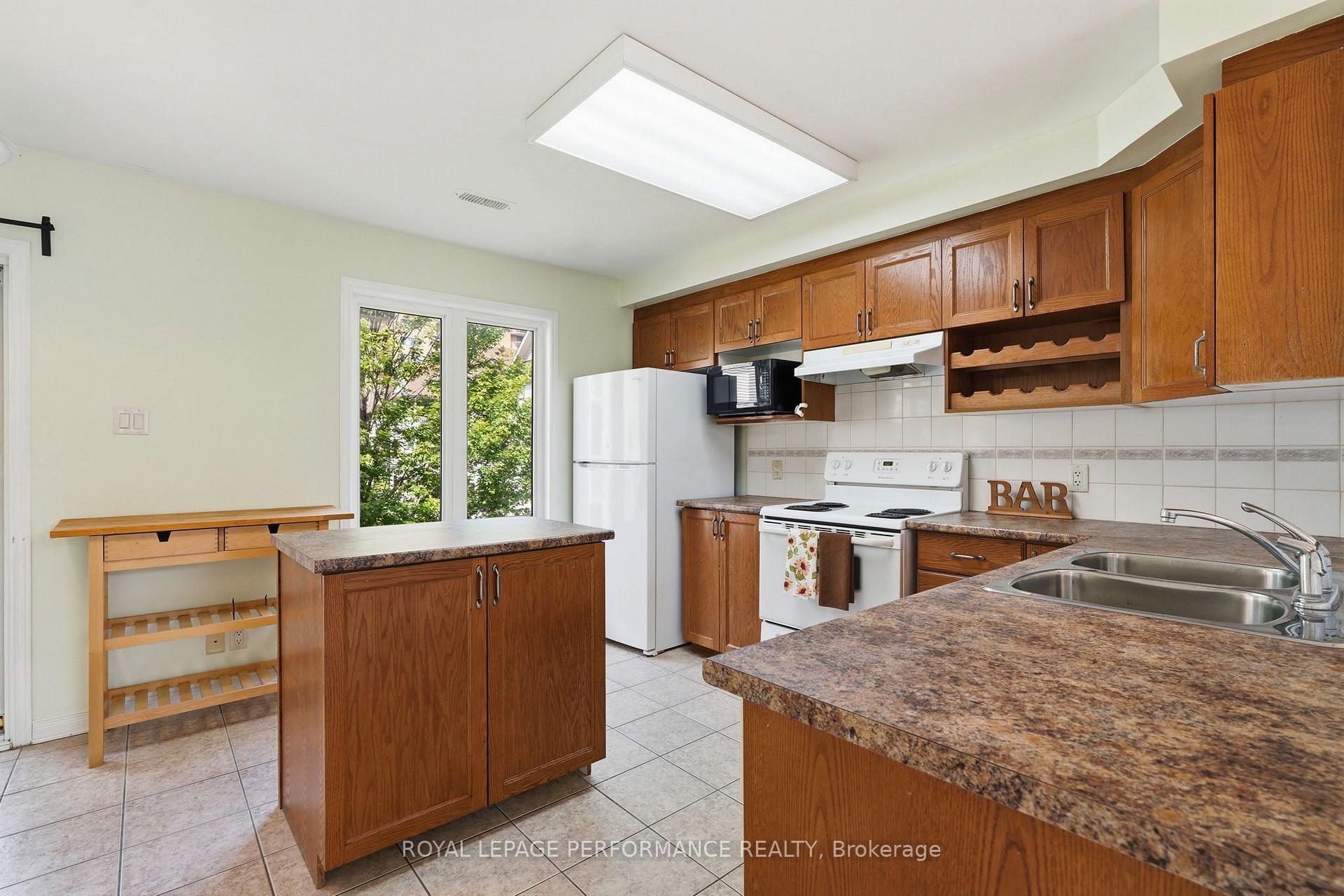 Photo 13 of Unit 8, 568 Reardon Private, Ottawa, Heron Gate/Industrial Park — HOMEH