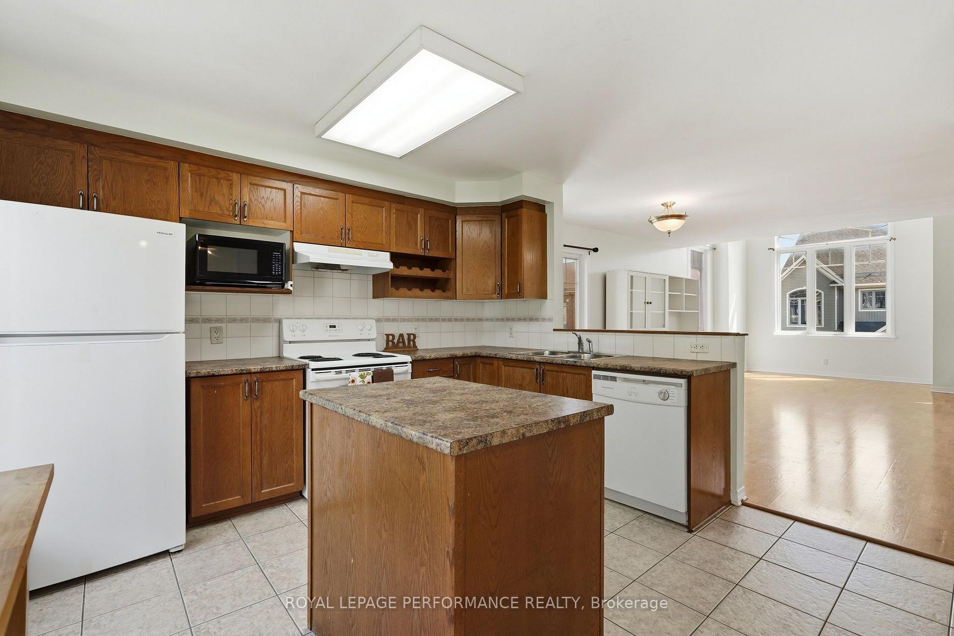 Photo 14 of Unit 8, 568 Reardon Private, Ottawa, Heron Gate/Industrial Park — HOMEH