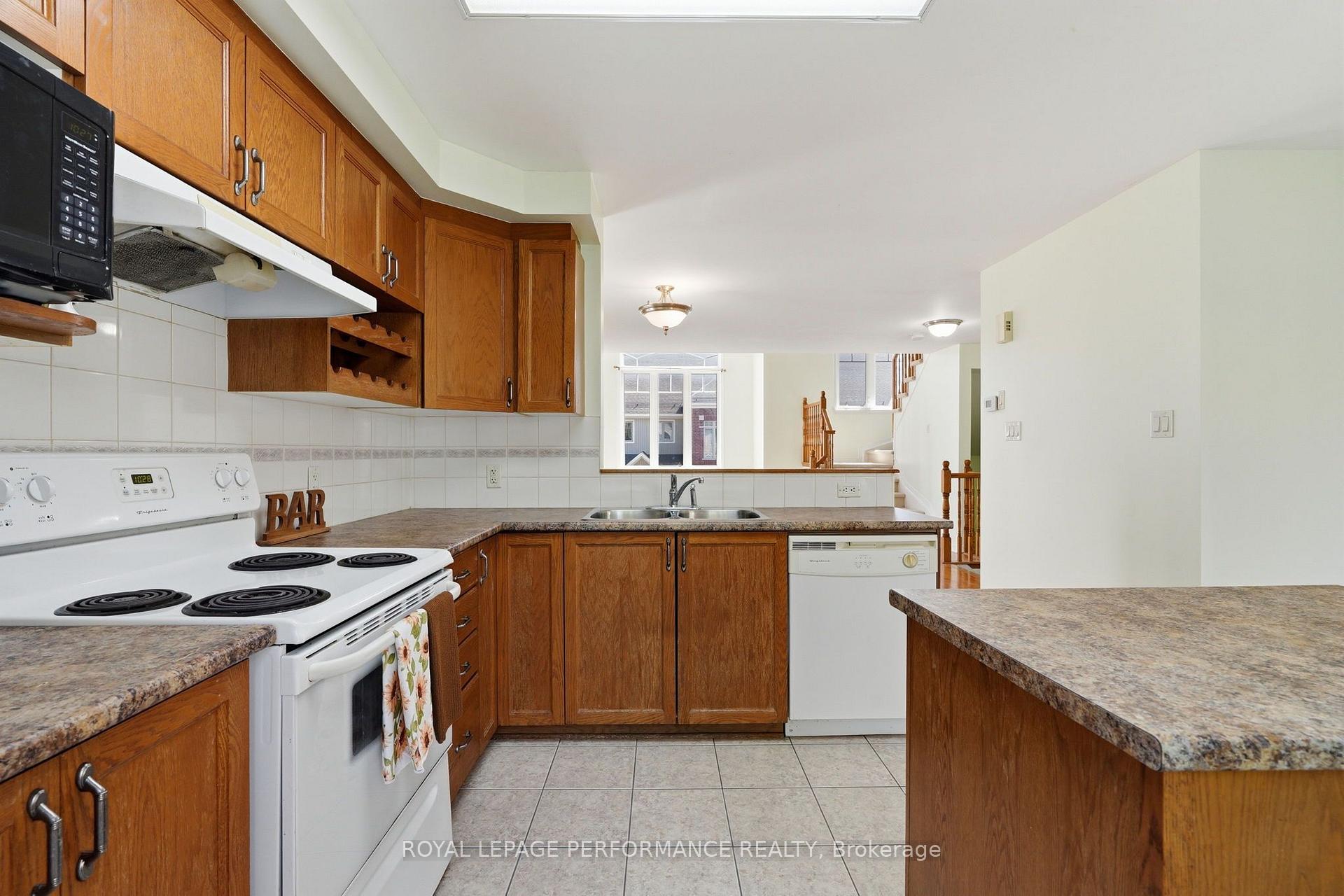 Photo 15 of Unit 8, 568 Reardon Private, Ottawa, Heron Gate/Industrial Park — HOMEH