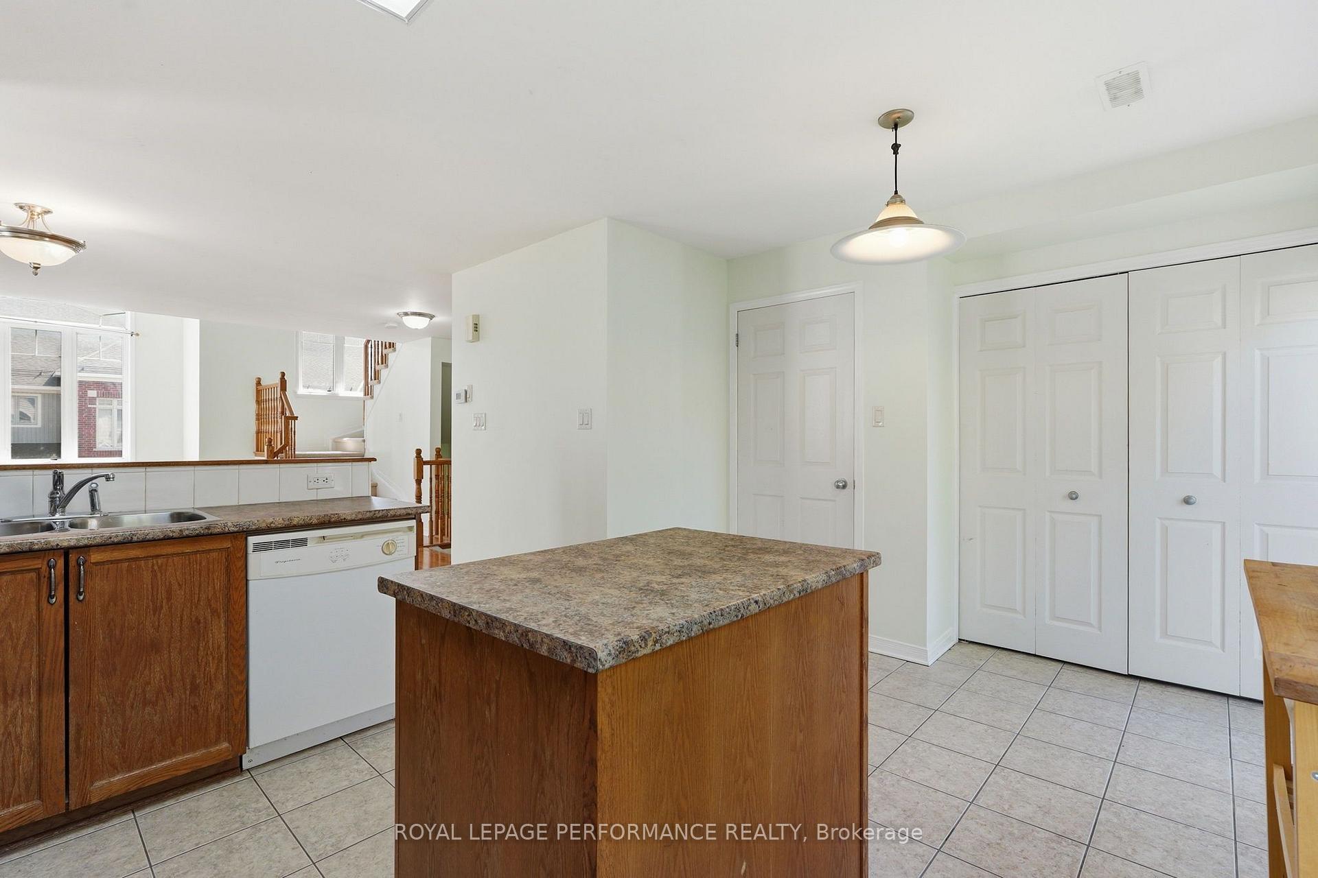 Photo 16 of Unit 8, 568 Reardon Private, Ottawa, Heron Gate/Industrial Park — HOMEH