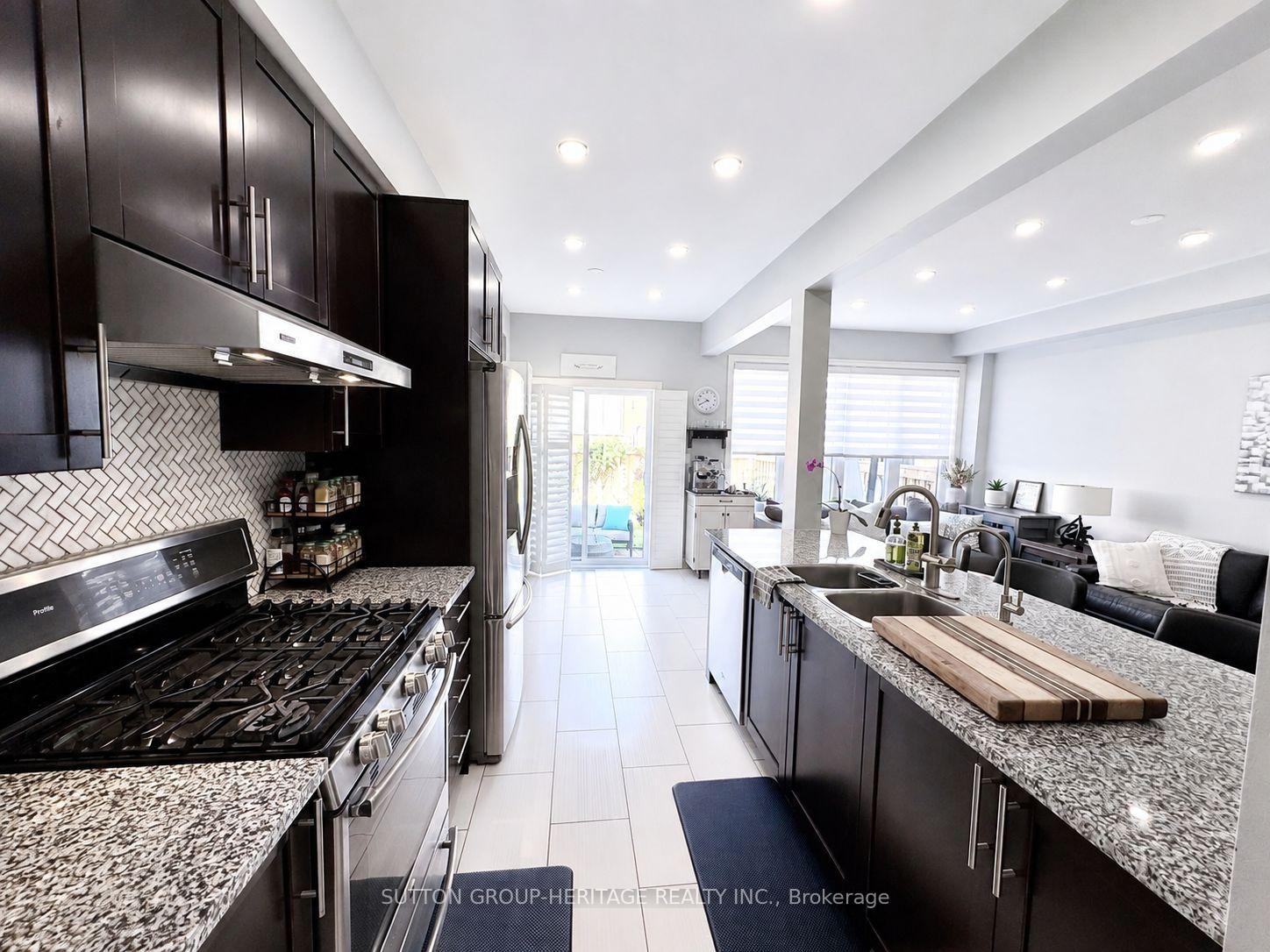 Photo 5 of 15 Clarinet Lane, Whitchurch-Stouffville, Stouffville — HOMEH