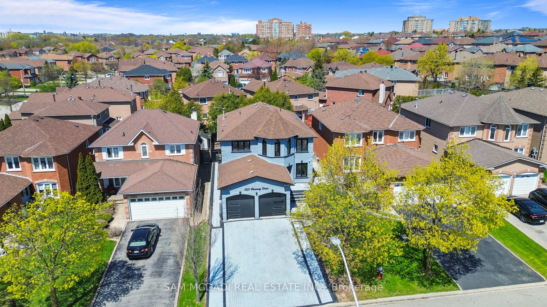 Photo 2 of 1521 Roseway Drive, Mississauga, East Credit — HOMEH