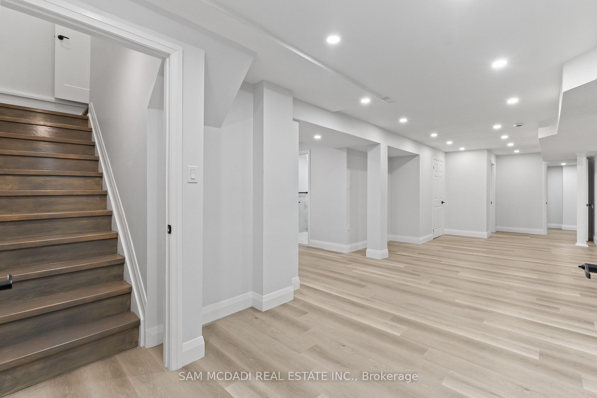 Photo 30 of 1521 Roseway Drive, Mississauga, East Credit — HOMEH