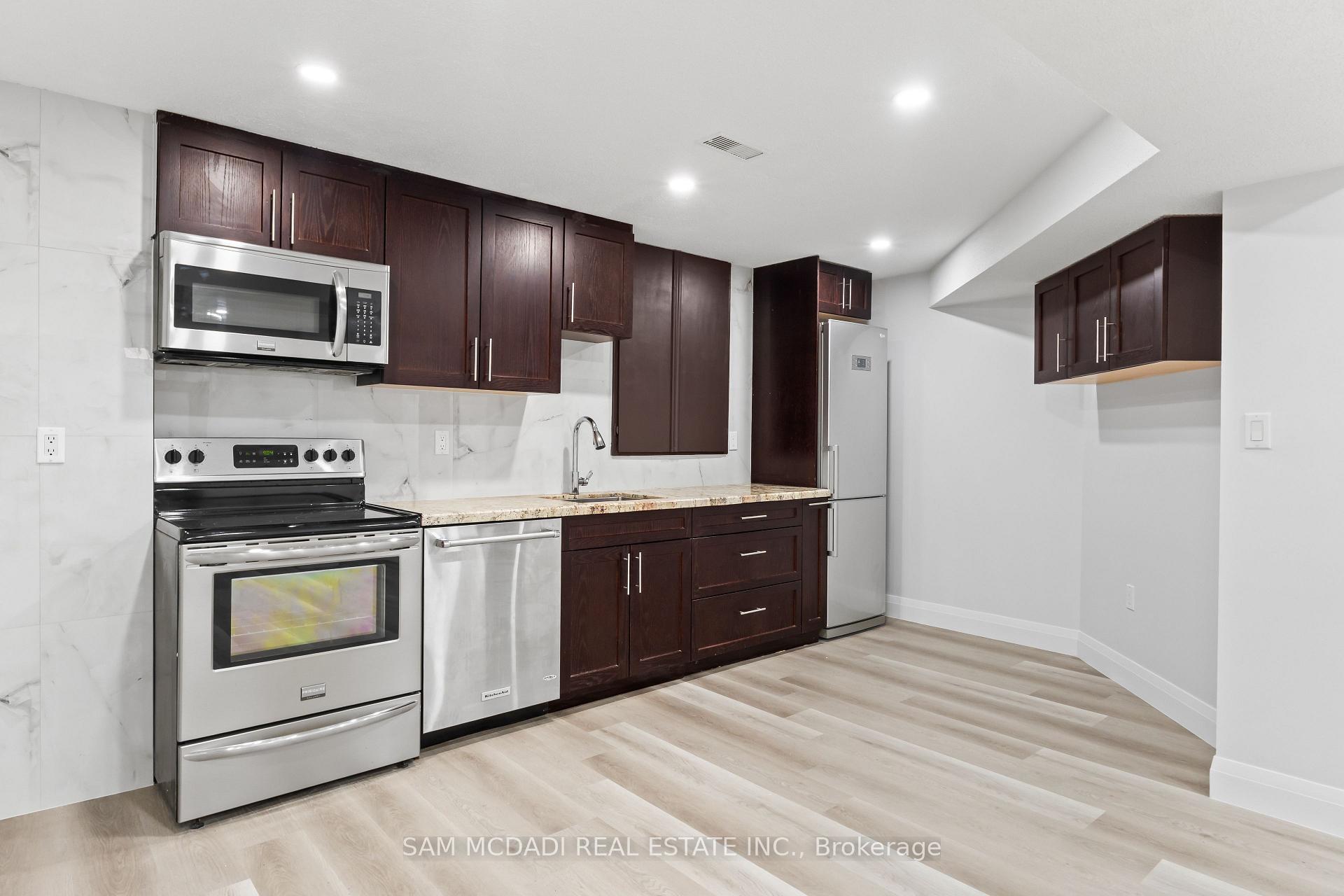 Photo 32 of 1521 Roseway Drive, Mississauga, East Credit — HOMEH