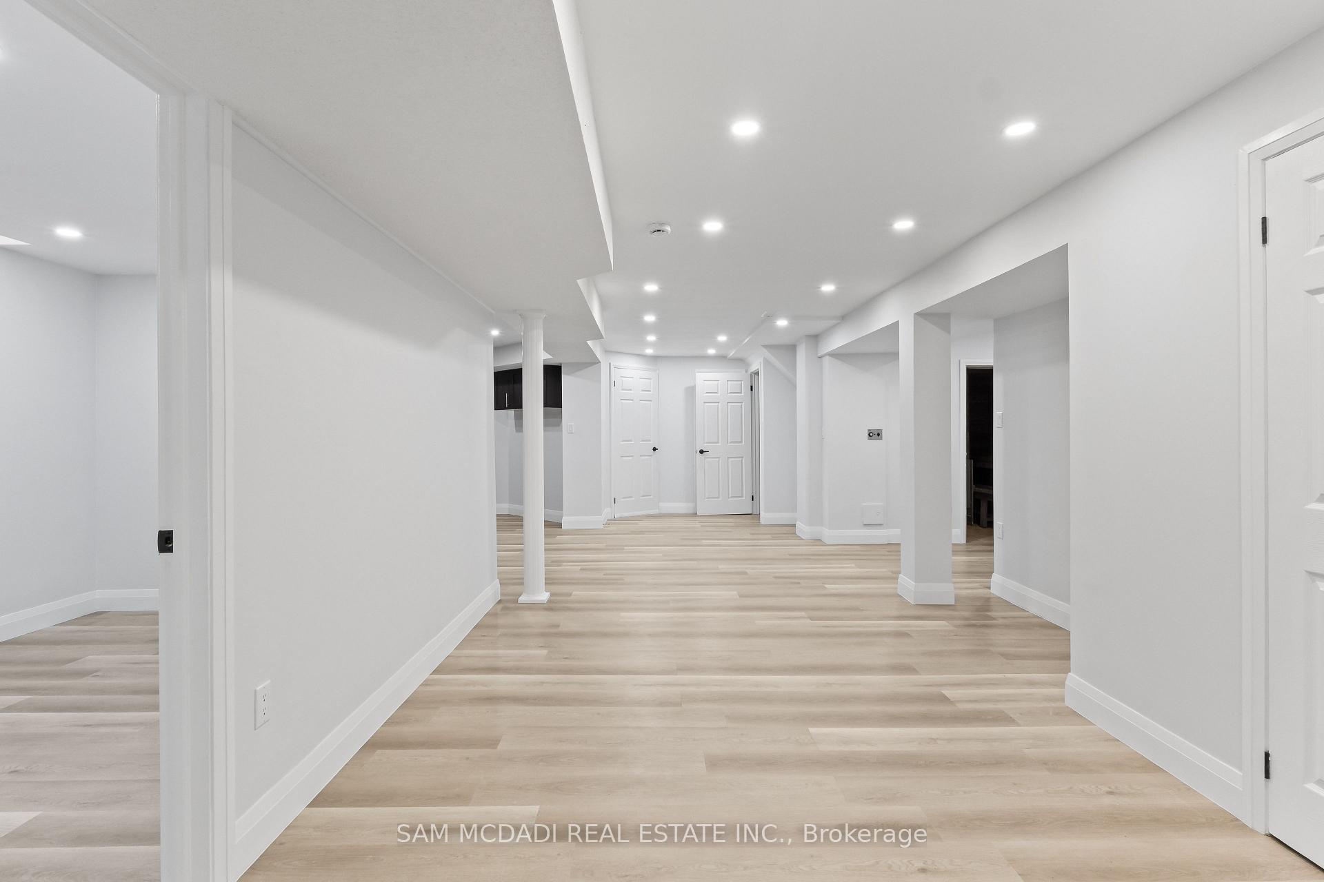 Photo 35 of 1521 Roseway Drive, Mississauga, East Credit — HOMEH