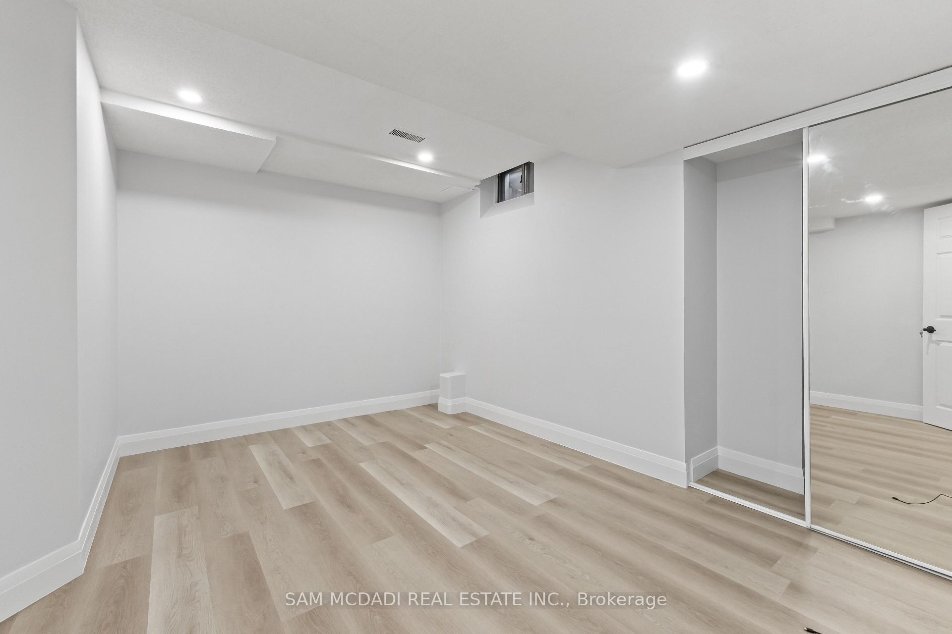 Photo 38 of 1521 Roseway Drive, Mississauga, East Credit — HOMEH