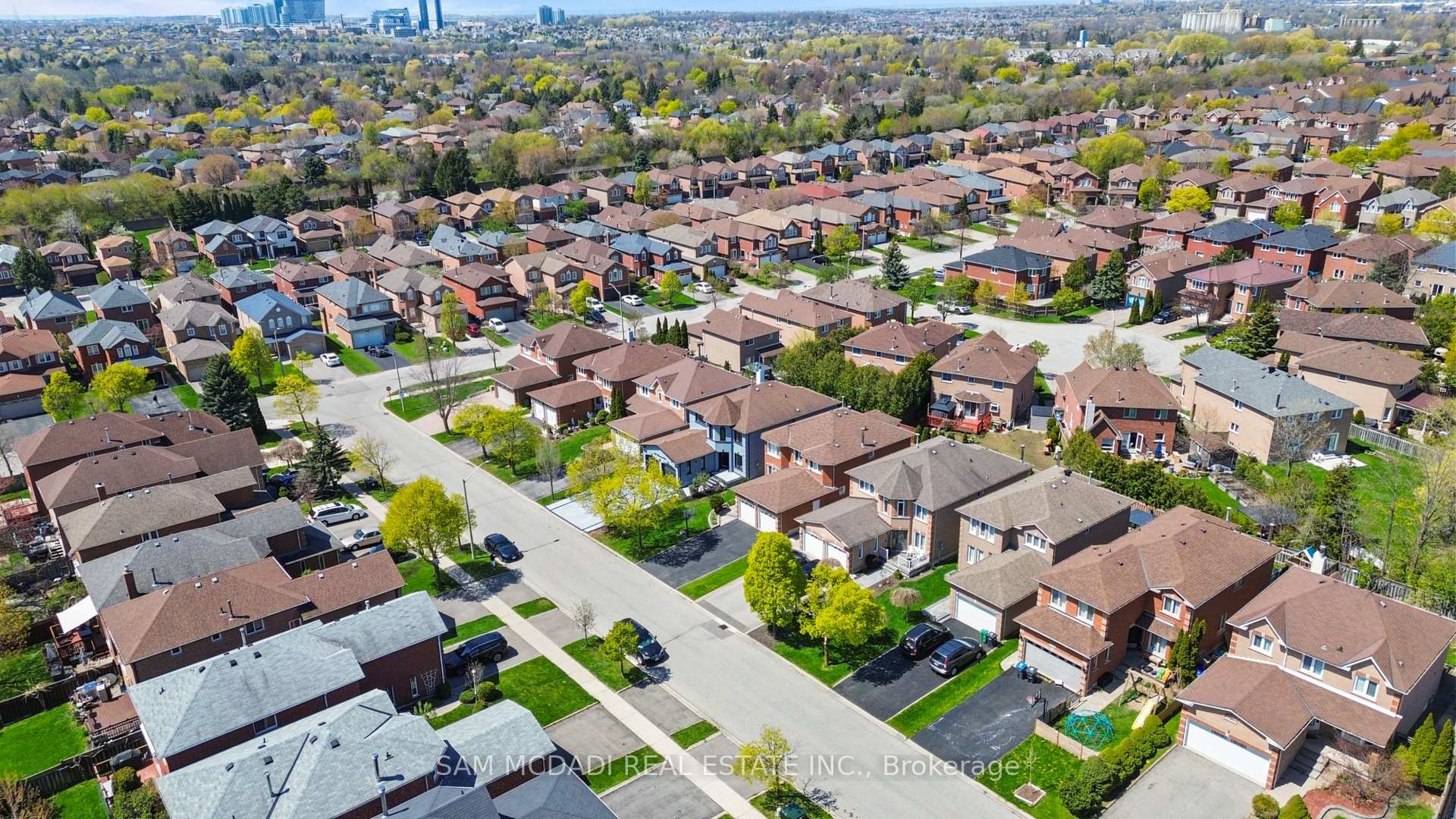 Photo 45 of 1521 Roseway Drive, Mississauga, East Credit — HOMEH