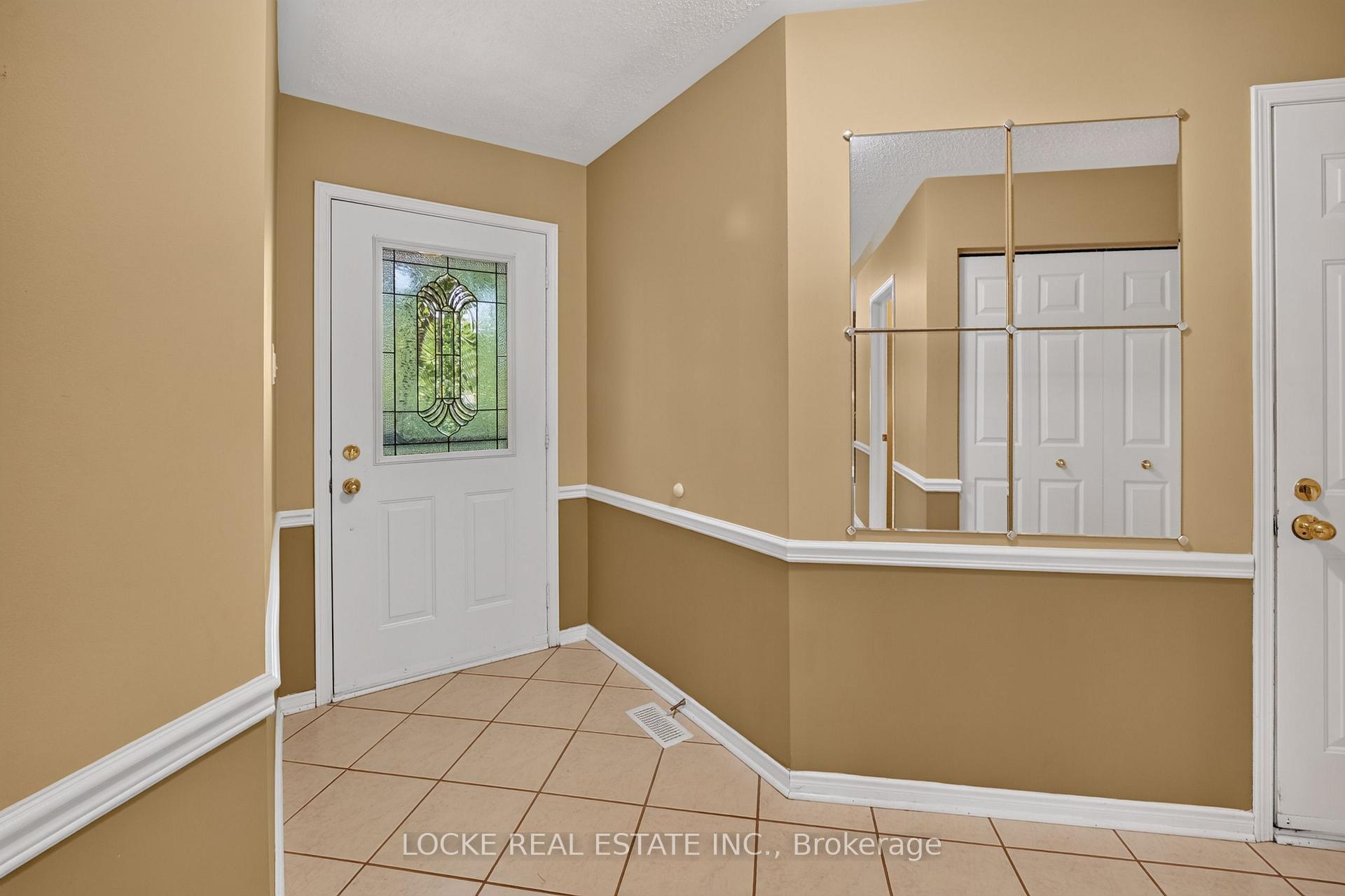 Photo 4 of 2186 Gardenway Drive, Ottawa, Fallingbrook/Gardenway South — HOMEH