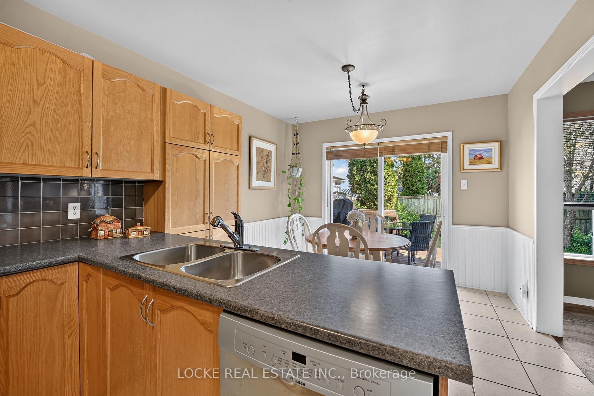 Photo 13 of 2186 Gardenway Drive, Ottawa, Fallingbrook/Gardenway South — HOMEH