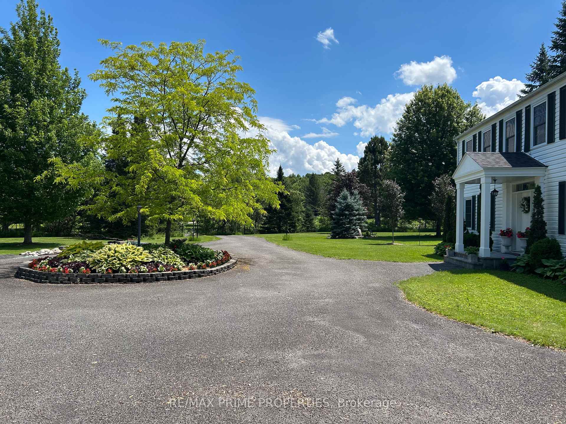 Photo 2 of 1530 Royal Orchard Drive, Ottawa, Cumberland Estates — HOMEH